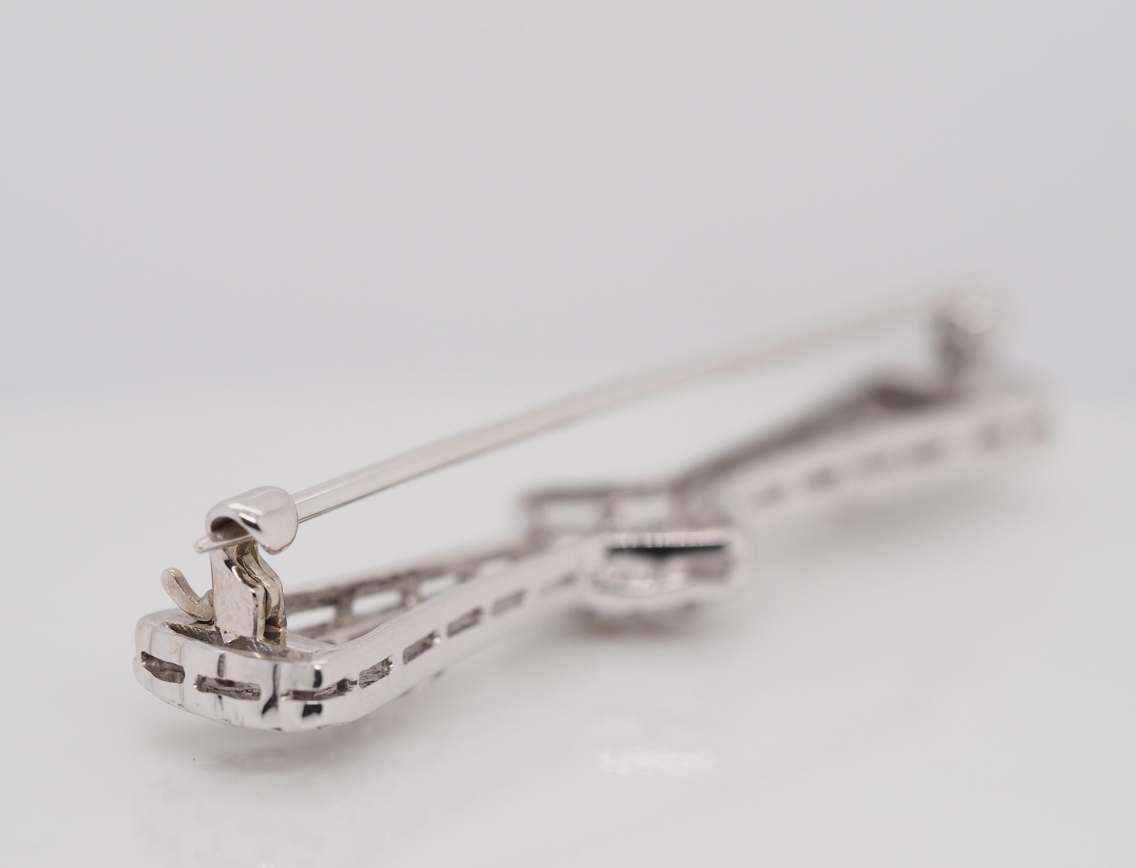 Art Deco 14k White Gold and Diamond Bar Brooch In Good Condition For Sale In Addison, TX