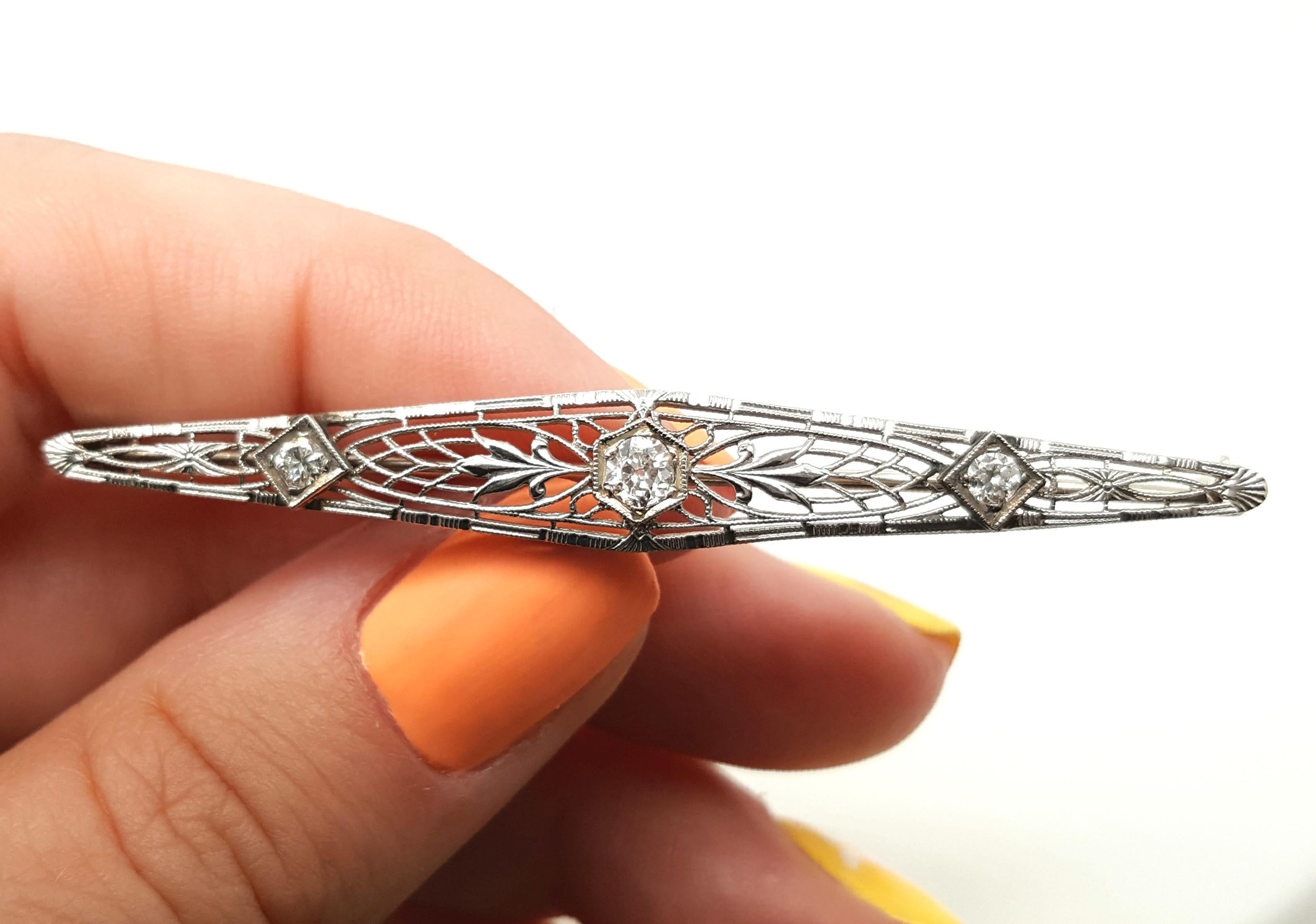 Art Deco 14 Karat White Gold and Diamond Bar Brooch In Good Condition For Sale In Addison, TX