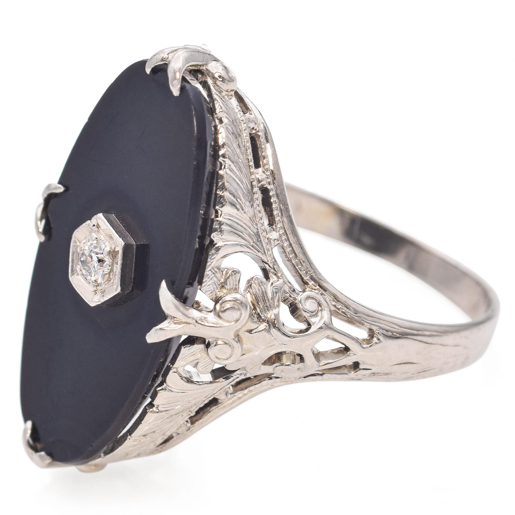 Art Deco 14k White Gold Black Onyx Diamond Filigree Ring In Good Condition For Sale In New York, NY