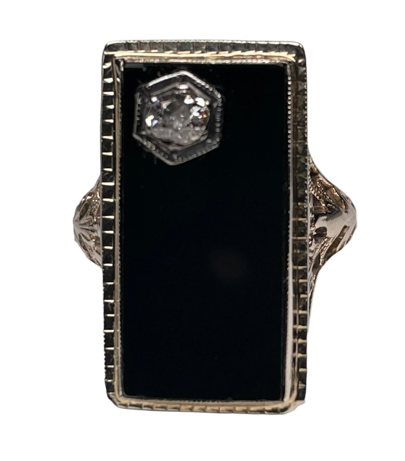 Round Cut Art Deco 14k White Gold, Diamond and Onyx Cocktail Ring For Sale
