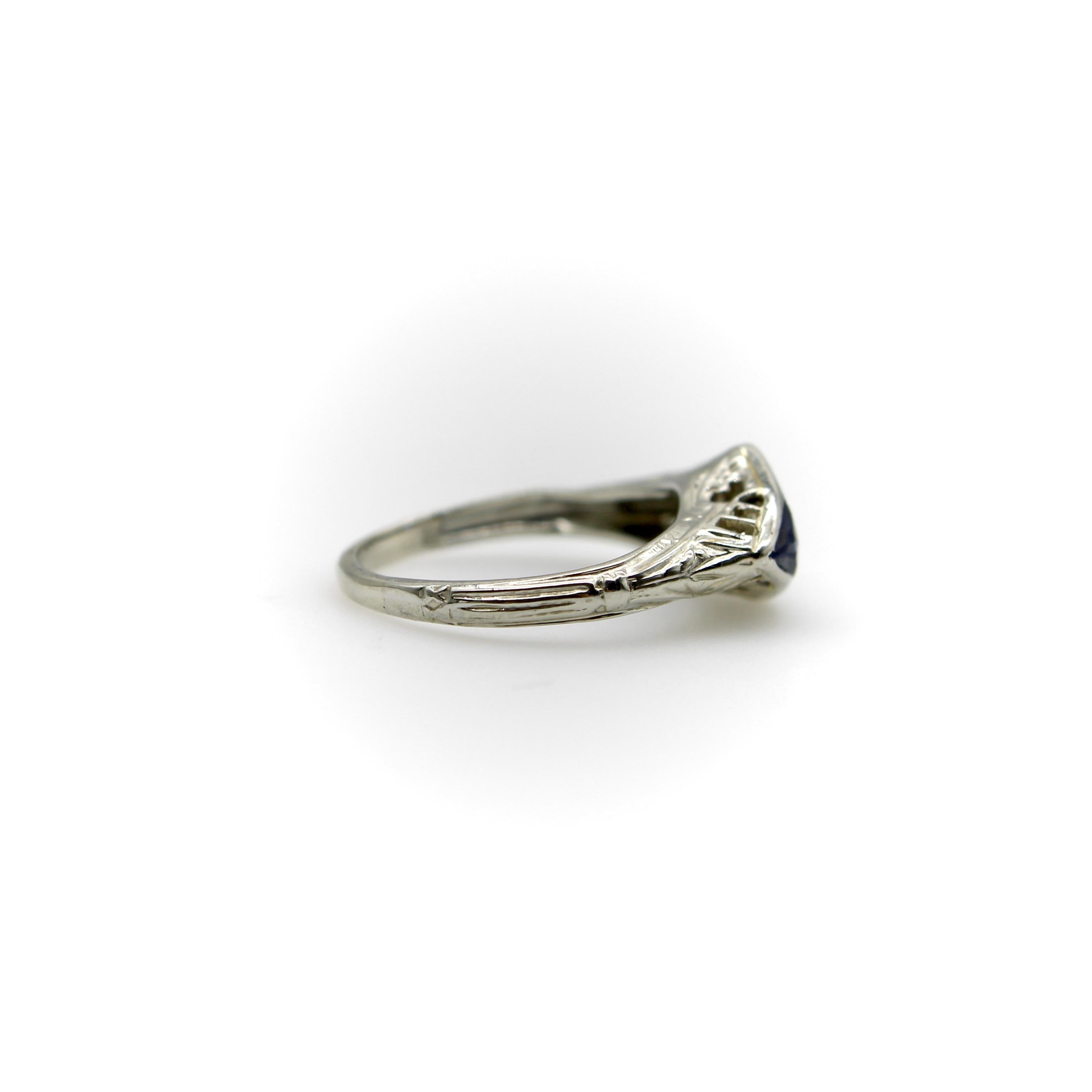 Bague Art déco en or blanc 14K avec diamants et saphirs Unisexe en vente