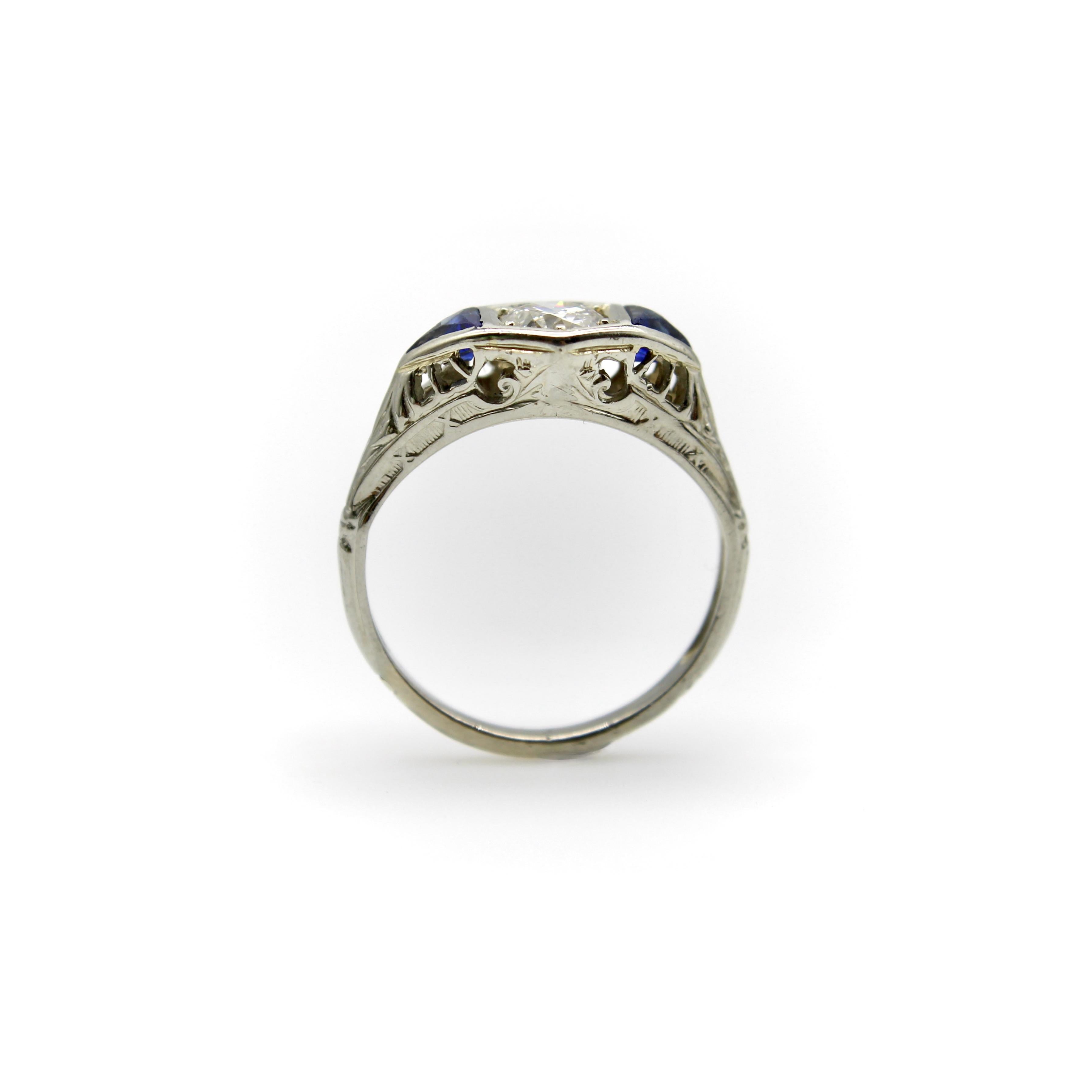 Bague Art déco en or blanc 14K avec diamants et saphirs en vente 3