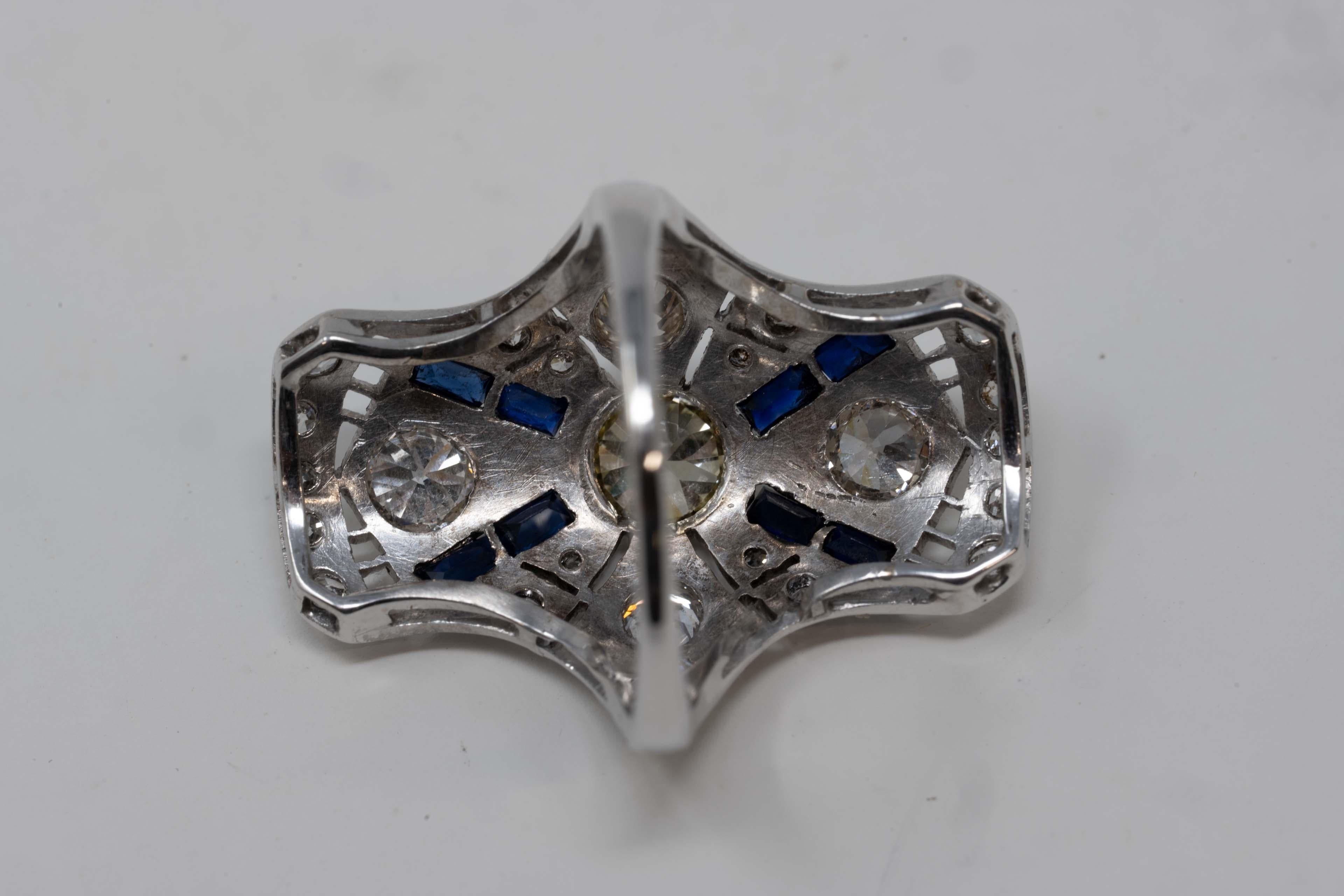 Art Deco 14k White Gold Diamond Chased Sapphire Ring In Good Condition For Sale In Montreal, QC