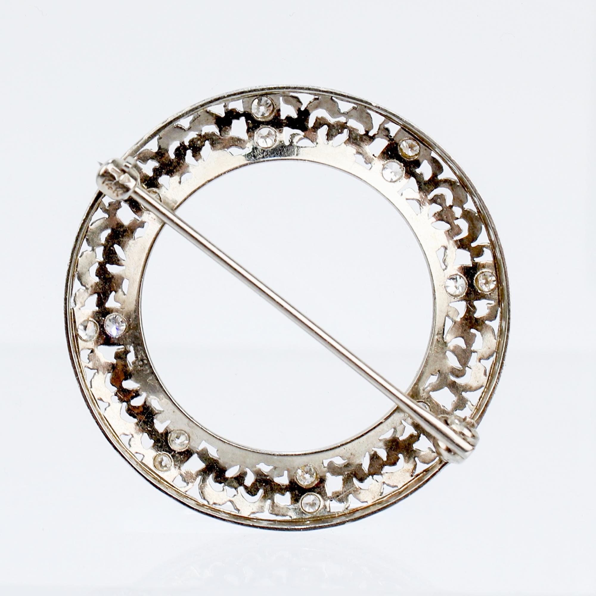 Spilla in filigrana Art Deco in oro bianco 14K e diamanti tondi in vendita 4