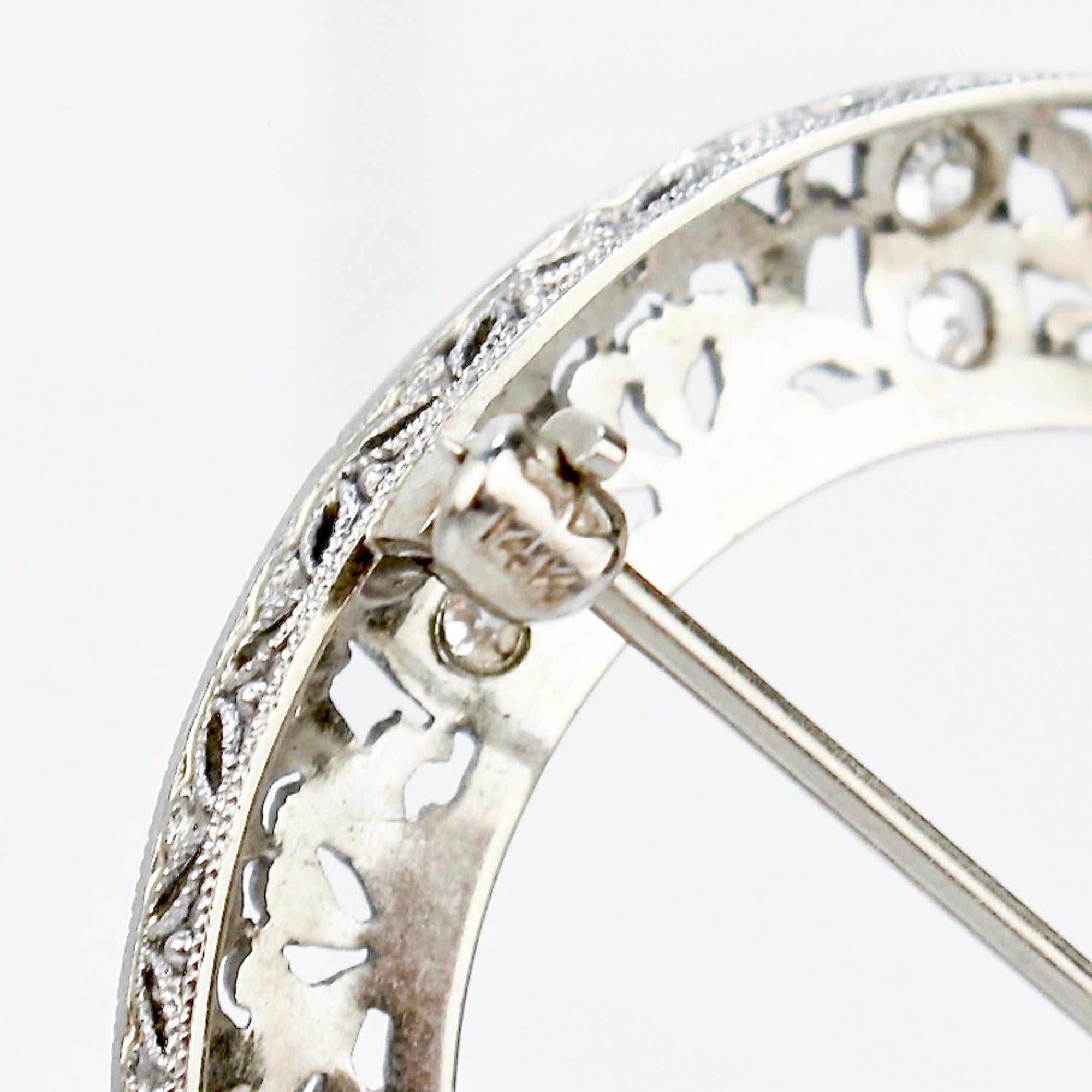 Spilla in filigrana Art Deco in oro bianco 14K e diamanti tondi in vendita 5