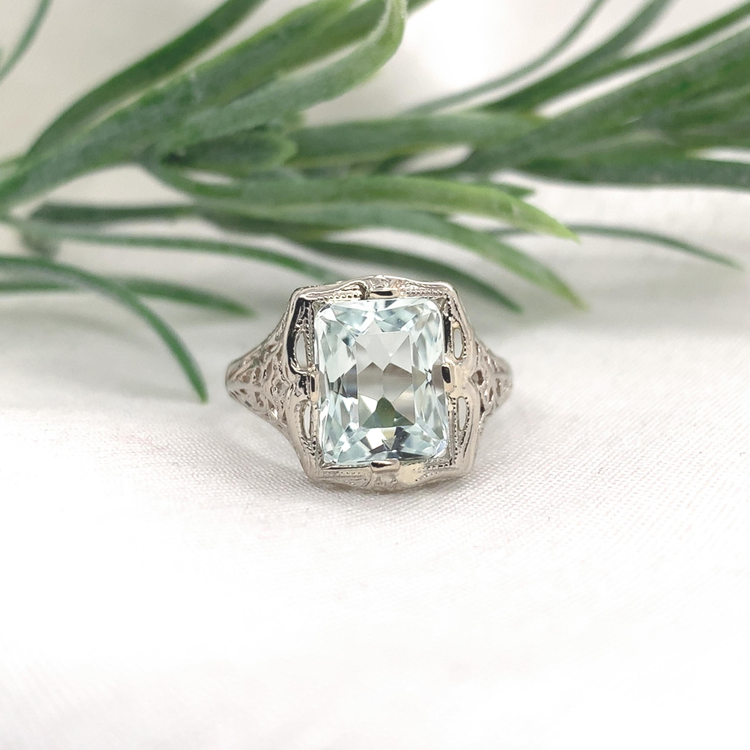 Art Deco 14K White Gold Filigree 2.18 carat Aquamarine Ring  size 8.25 For Sale 1