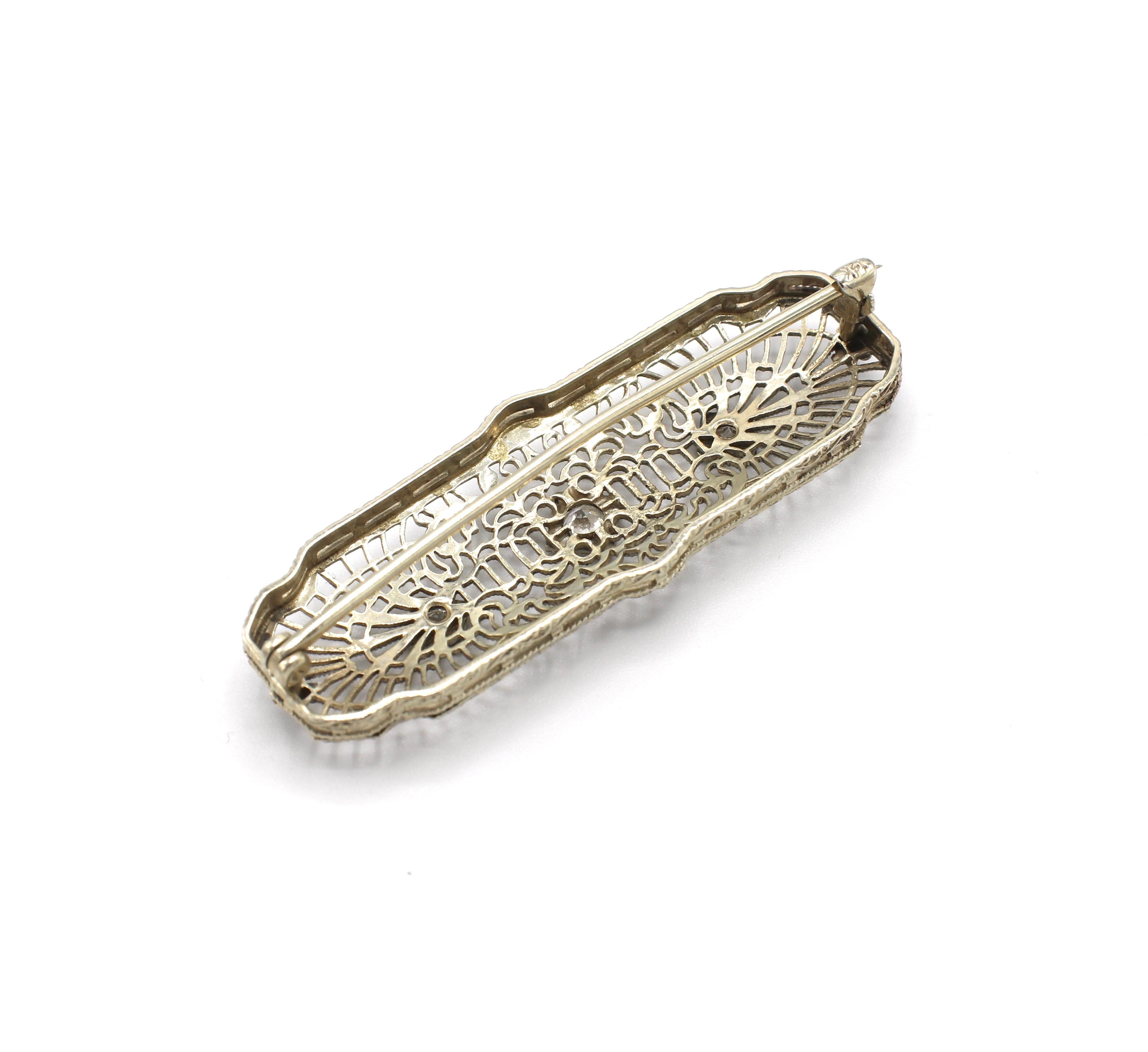 Round Cut Art Deco 14 Karat White Gold Filigree Diamond Bar Pin Brooch