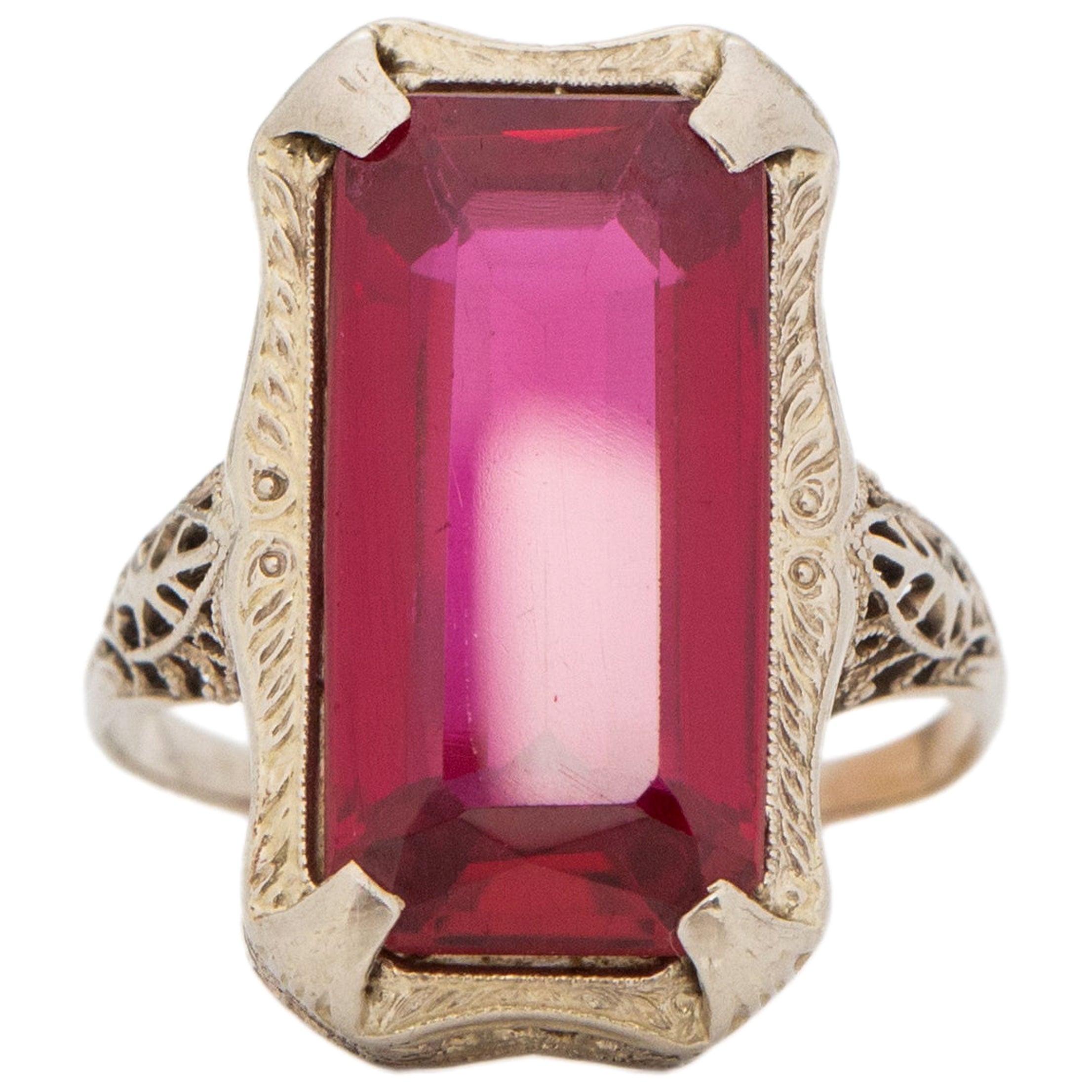 Art Deco 14K Weißgold Filigraner Vintage Großer rechteckiger tiefroter Edelsteinring