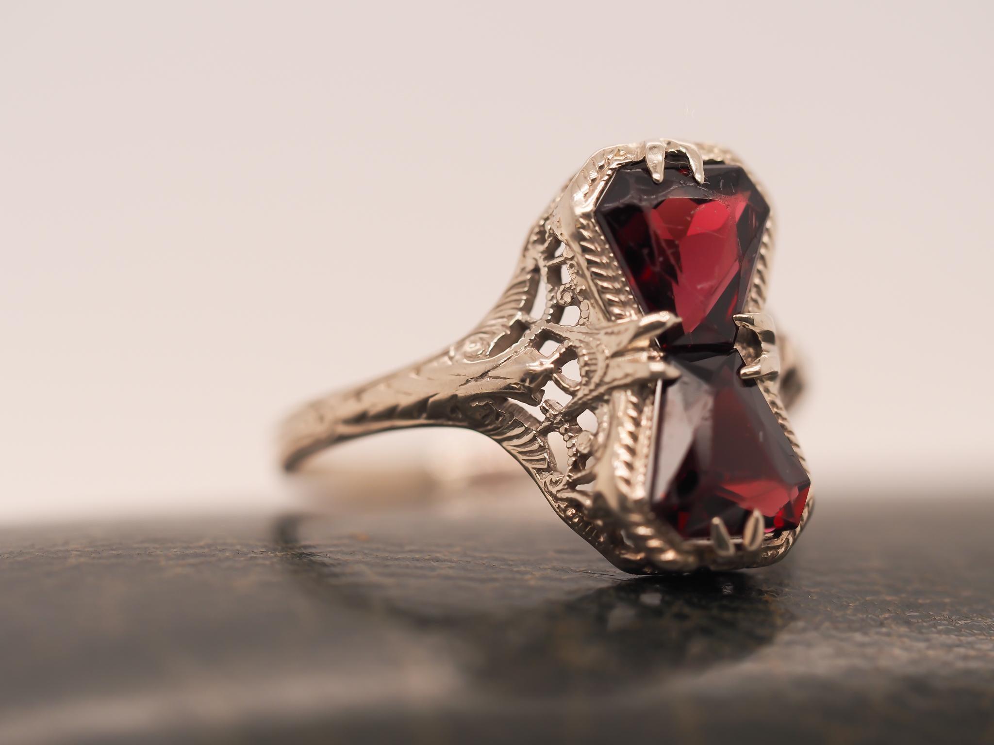 Art Deco 14K White Gold Garnet Two Stone Filigree Ring In Good Condition For Sale In Hicksville, NY