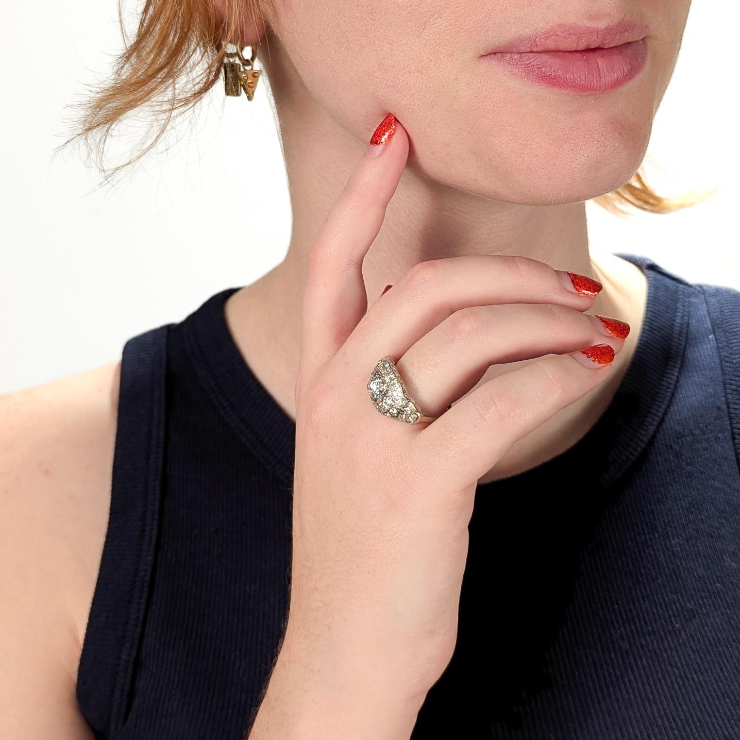 A fine art deco white gold & diamond cocktail ring.

In 14 karat white gold.

With a central ca. 0.80 ct± transitional round brilliant cut diamond (color H-I, clarity VS) in an illusion setting. Surrounded by a broad field of 12 round brilliant & 26
