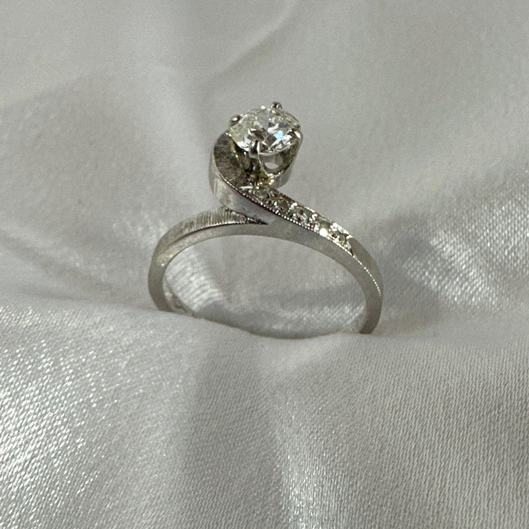 Taille vieille Europe Bague Art déco en or blanc 14 carats avec diamant naturel vieille Europe taille 5,75 en vente