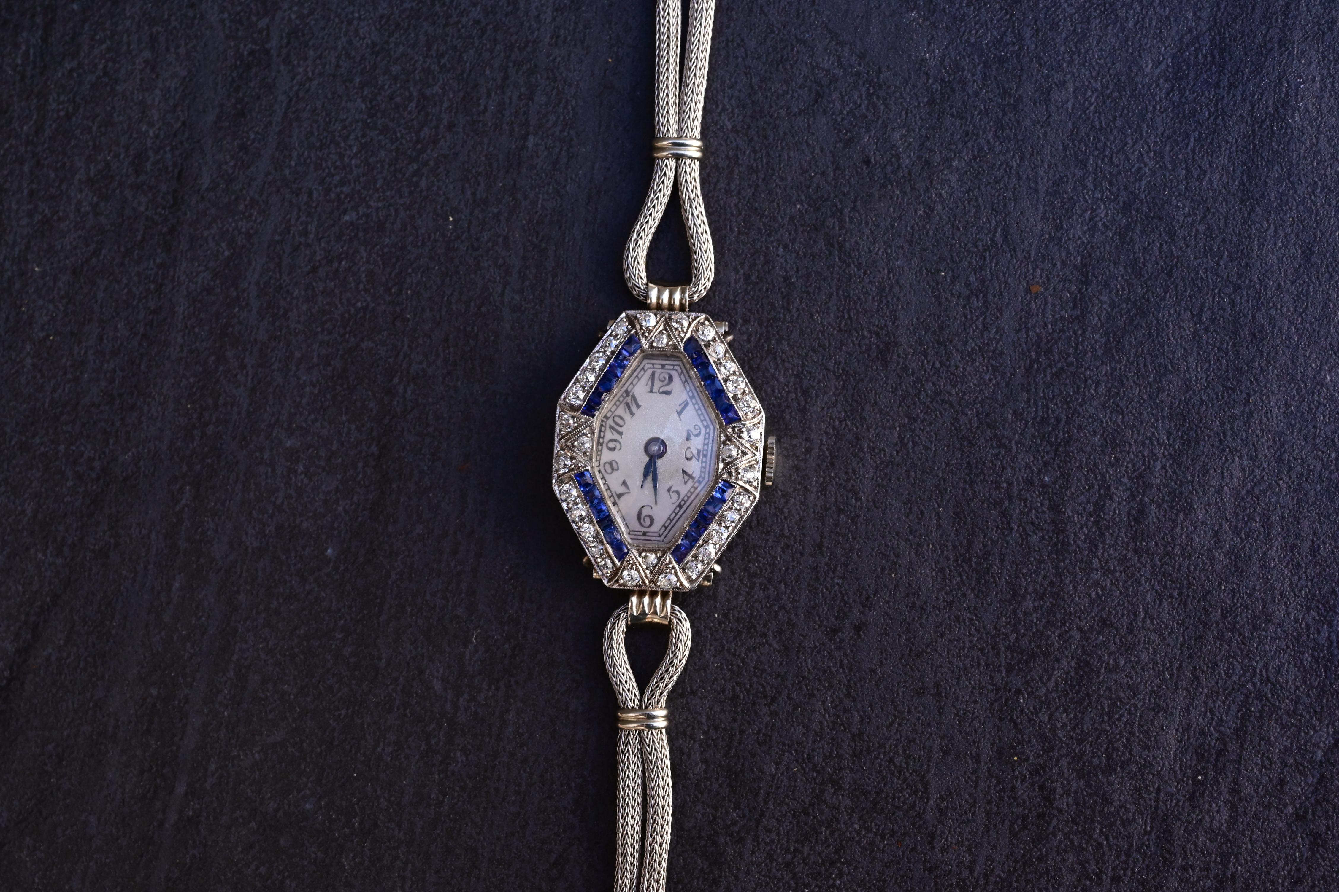 Art Deco 14K Weißgold & Platin Damenuhr mit Diamanten und blauen Saphiren im Angebot 8