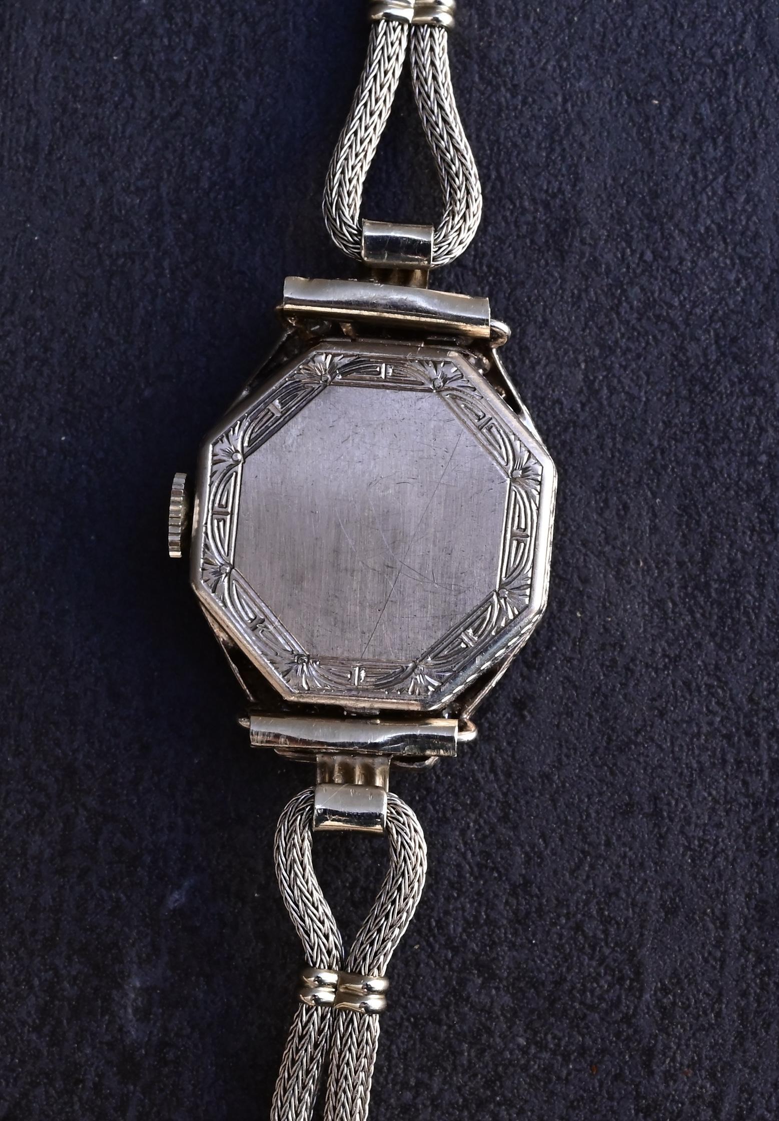 Art Deco 14K Weißgold & Platin Damenuhr mit Diamanten und blauen Saphiren im Angebot 9