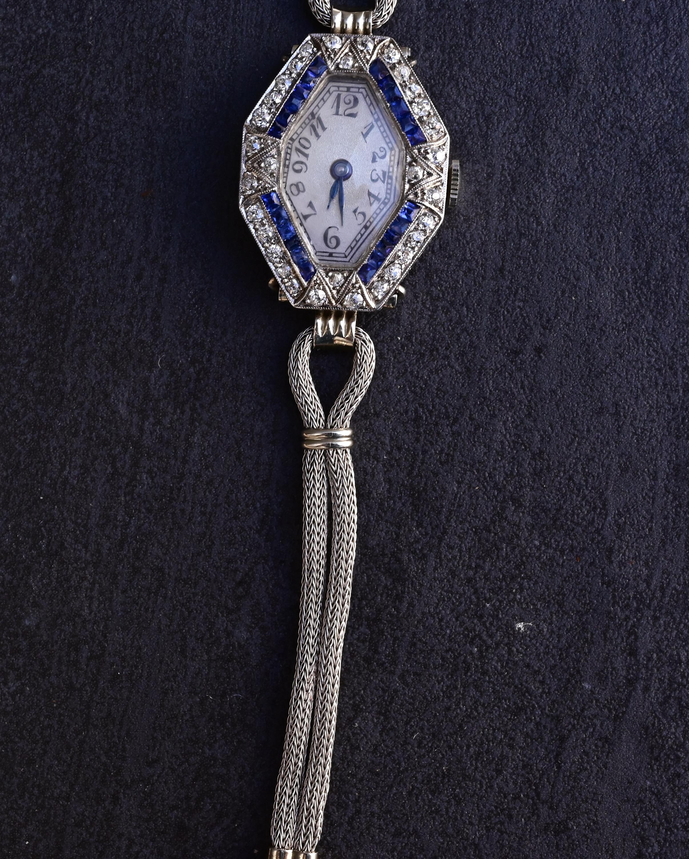 Art Deco 14K Weißgold & Platin Damenuhr mit Diamanten und blauen Saphiren im Angebot 1