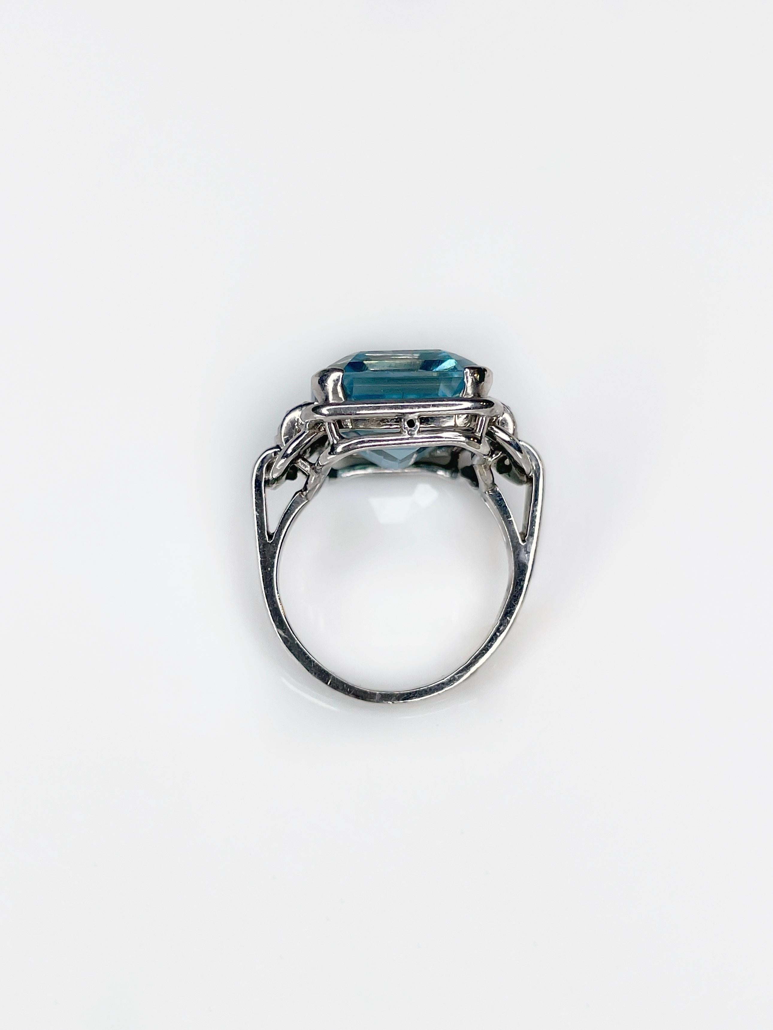 Women's Art Deco 14 Karat Gold Rectangular 14.75 Carat Aquamarine Diamond Cocktail Ring