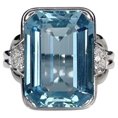 Vintage Art Deco 14 Karat Gold Rectangular 14.75 Carat Aquamarine Diamond Cocktail Ring