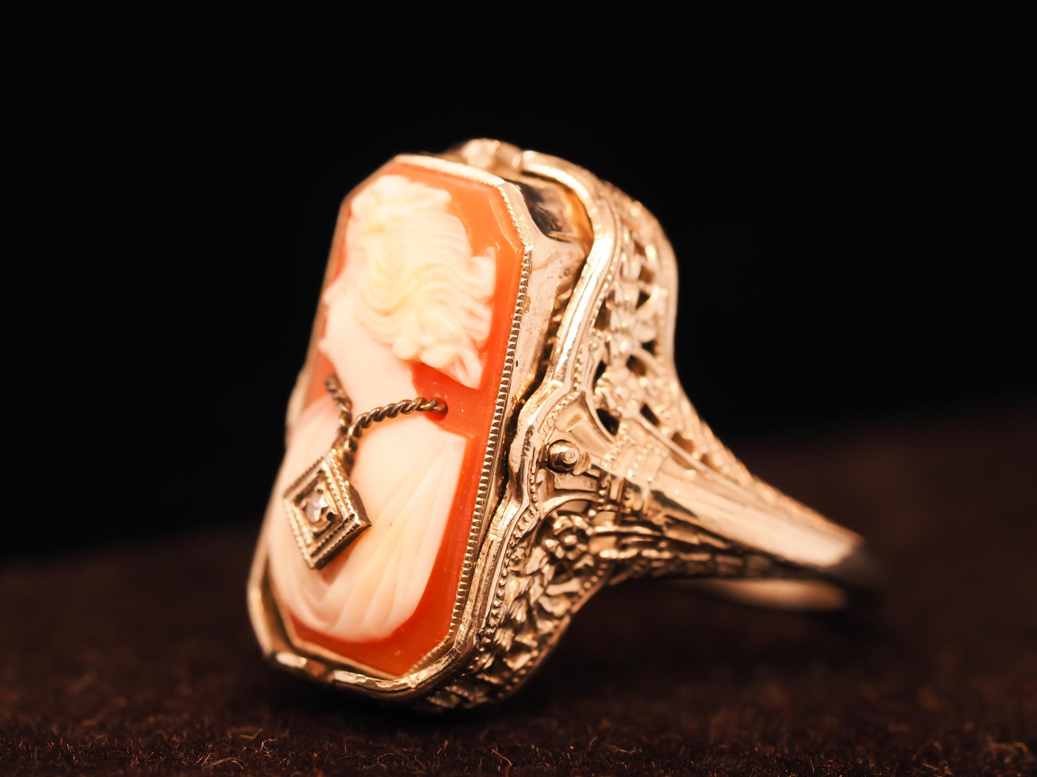 Flip-Ring aus 14 Karat Weißgold mit Saphir und Kamee im Art déco-Stil für Damen oder Herren