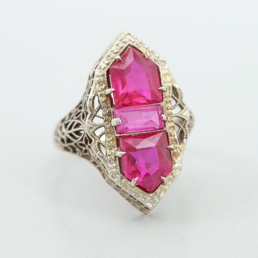 Art Deco 14 Karat White Gold Synthetic Ruby Shield Filigree Openwork Ring In Good Condition In Addison, TX