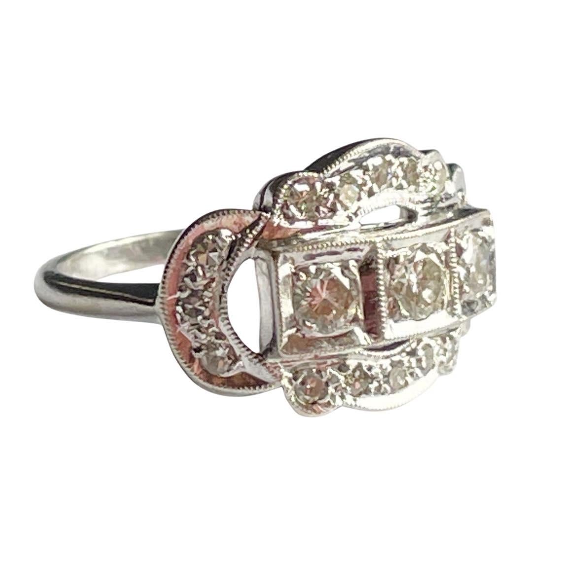 Statement-Ring aus 14 Karat Weißgold mit drei Reihen und drei Steinen im Art déco-Stil (Brillantschliff)