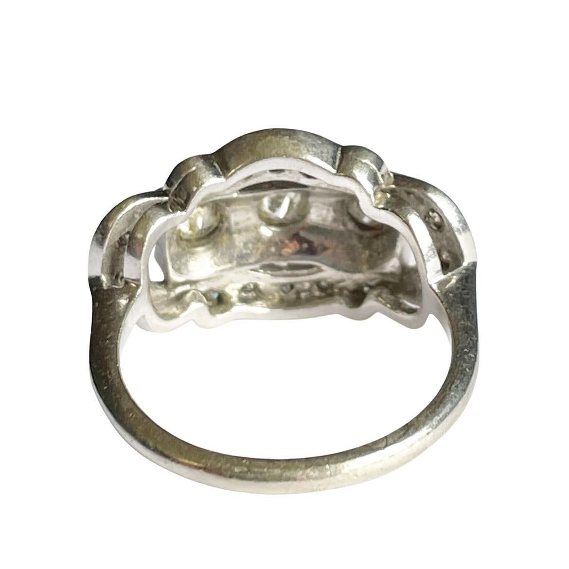 Statement-Ring aus 14 Karat Weißgold mit drei Reihen und drei Steinen im Art déco-Stil im Zustand „Gut“ in Addison, TX