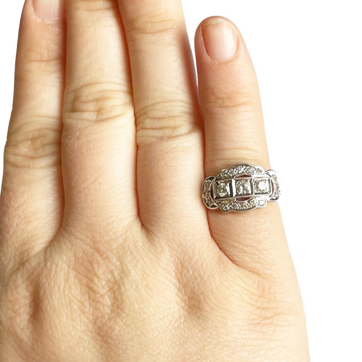 Statement-Ring aus 14 Karat Weißgold mit drei Reihen und drei Steinen im Art déco-Stil 2