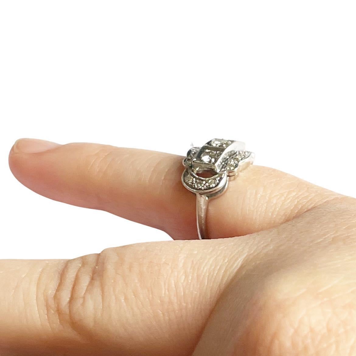 Statement-Ring aus 14 Karat Weißgold mit drei Reihen und drei Steinen im Art déco-Stil 3