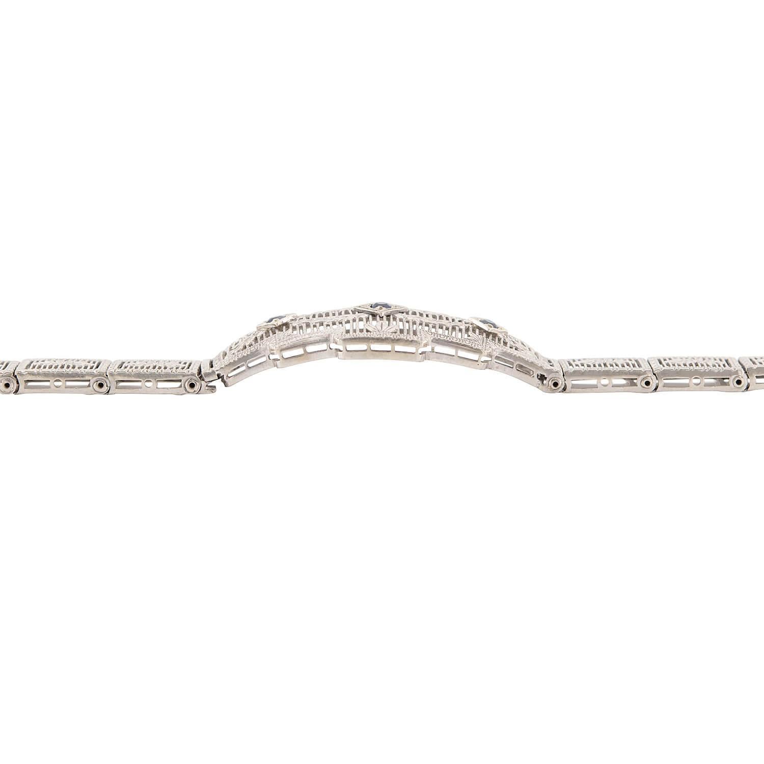 Taille ronde Bracelet ligne filigrane Art déco 14 carats avec saphir blanc en vente