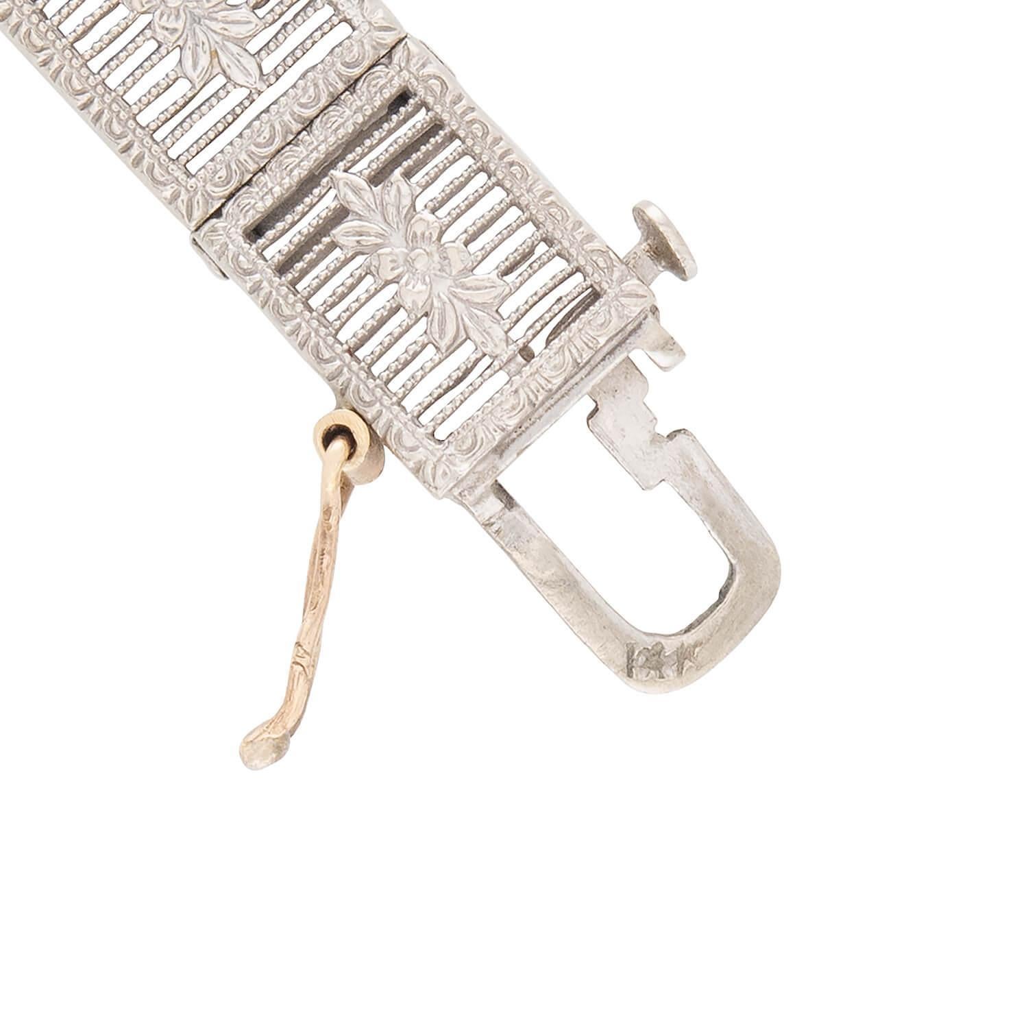 Bracelet ligne filigrane Art déco 14 carats avec saphir blanc en vente 1