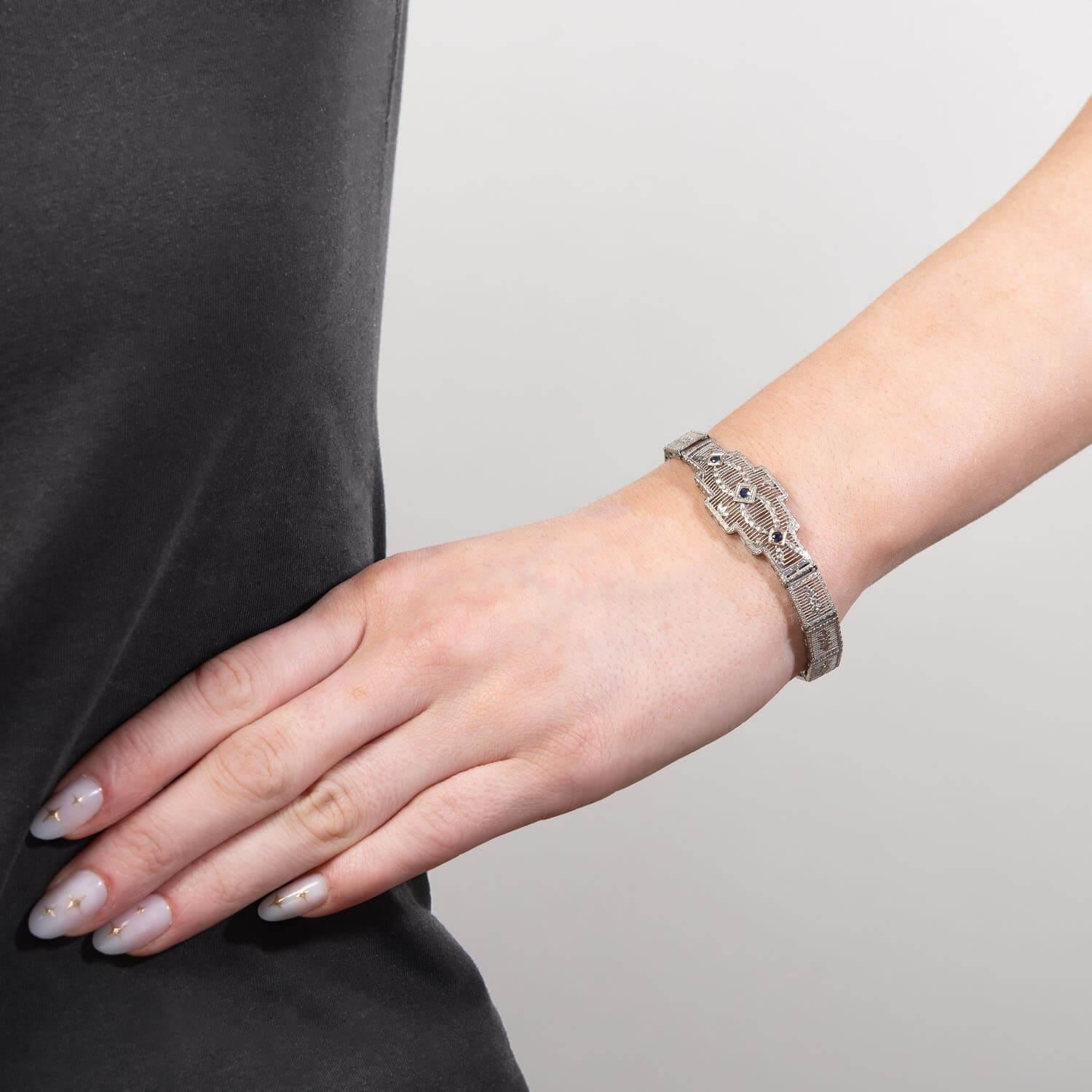 Bracelet ligne filigrane Art déco 14 carats avec saphir blanc en vente 2