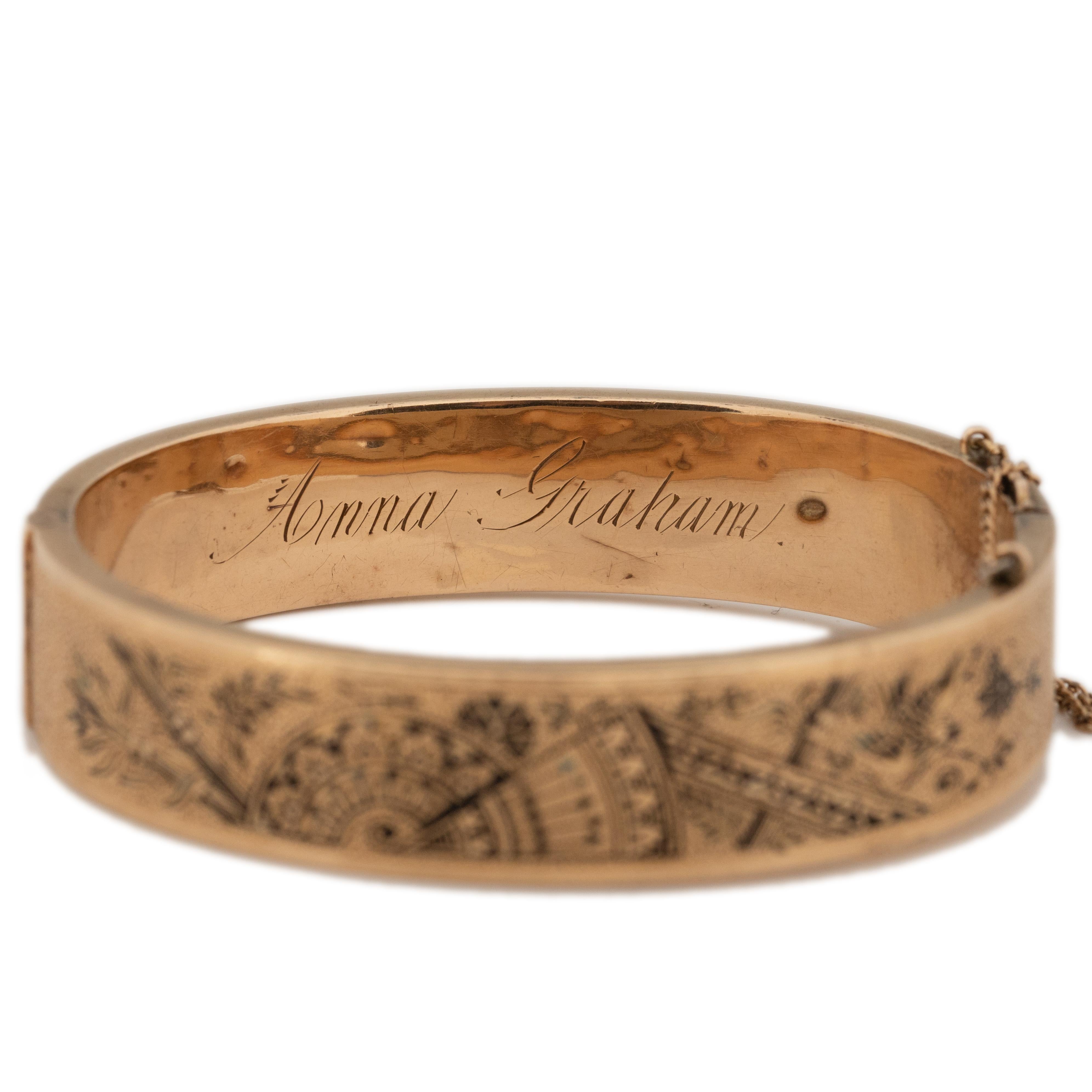Art Deco 14K Gelbgold und Emaille Filigraner und floral geschnitzter Armreif (Art déco)
