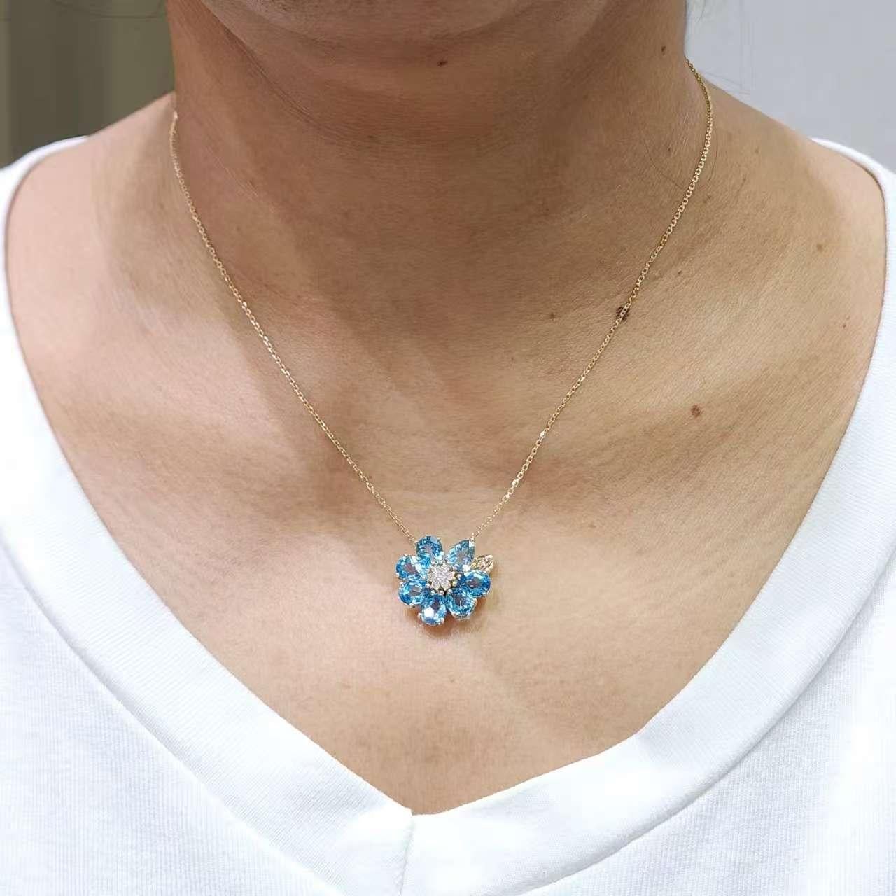 Pendentif Art Déco en or jaune 14K avec fleur de topaze bleue et diamants en vente 5