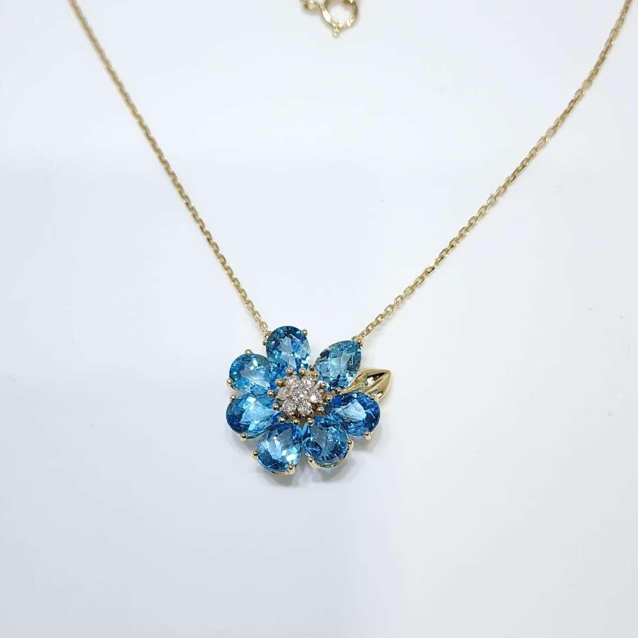 Pendentif Art Déco en or jaune 14K avec fleur de topaze bleue et diamants en vente 2