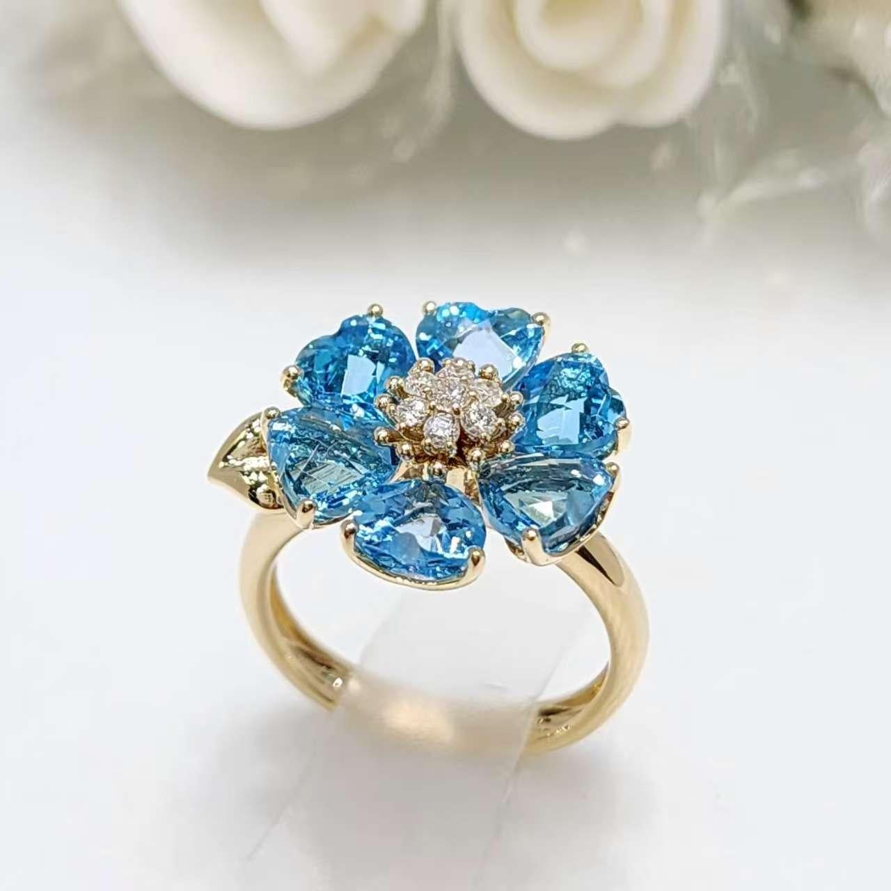 Taille cœur Bague Art déco en or jaune 14K avec fleur de topaze bleue et diamants en vente