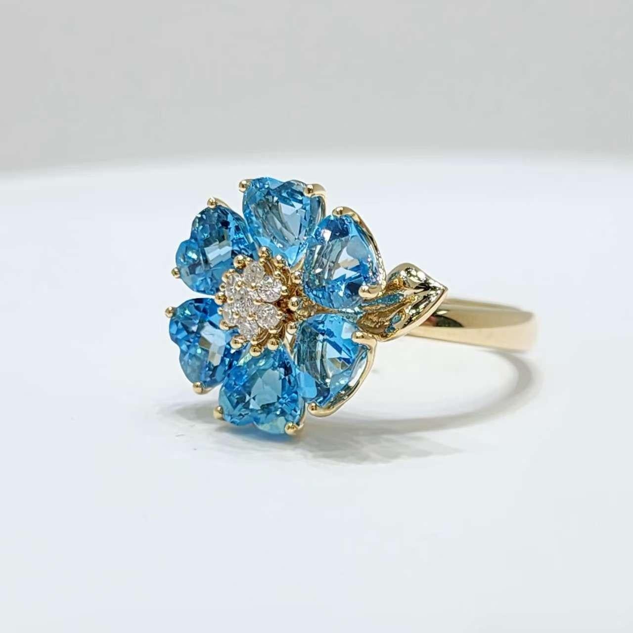 Bague Art déco en or jaune 14K avec fleur de topaze bleue et diamants Neuf - En vente à Hong Kong, HK