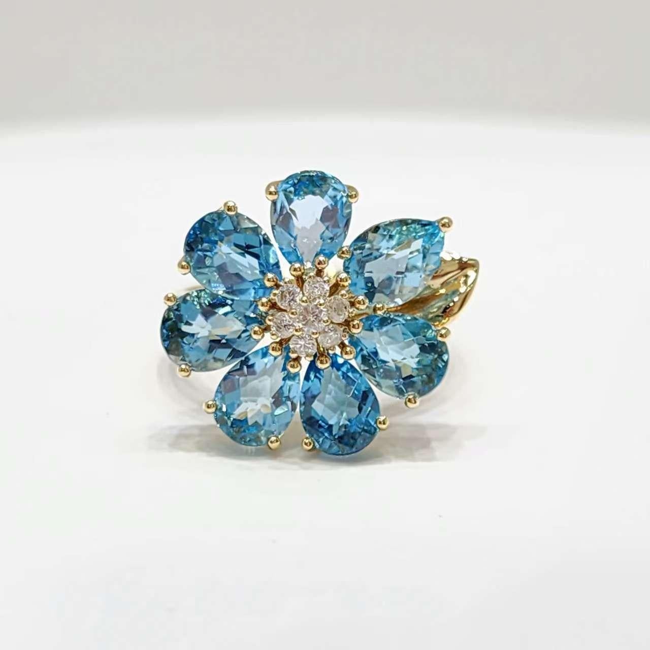 Bague Art déco en or jaune 14K avec fleur de topaze bleue et diamants Neuf - En vente à Hong Kong, HK