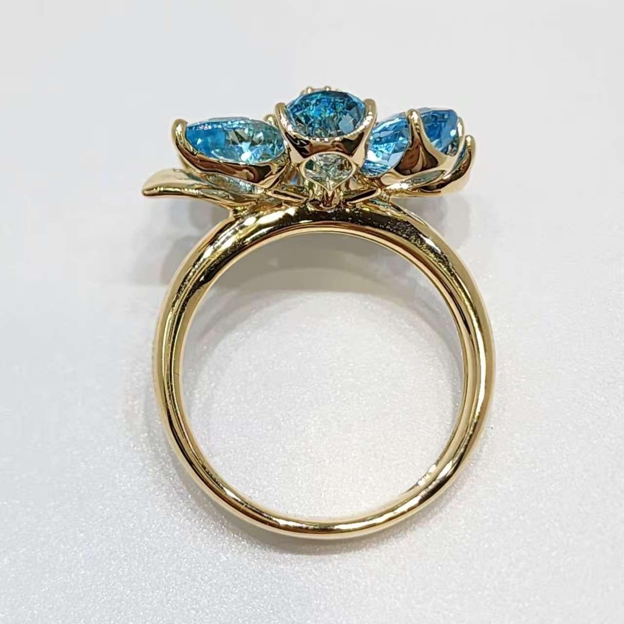Bague Art déco en or jaune 14K avec fleur de topaze bleue et diamants en vente 2
