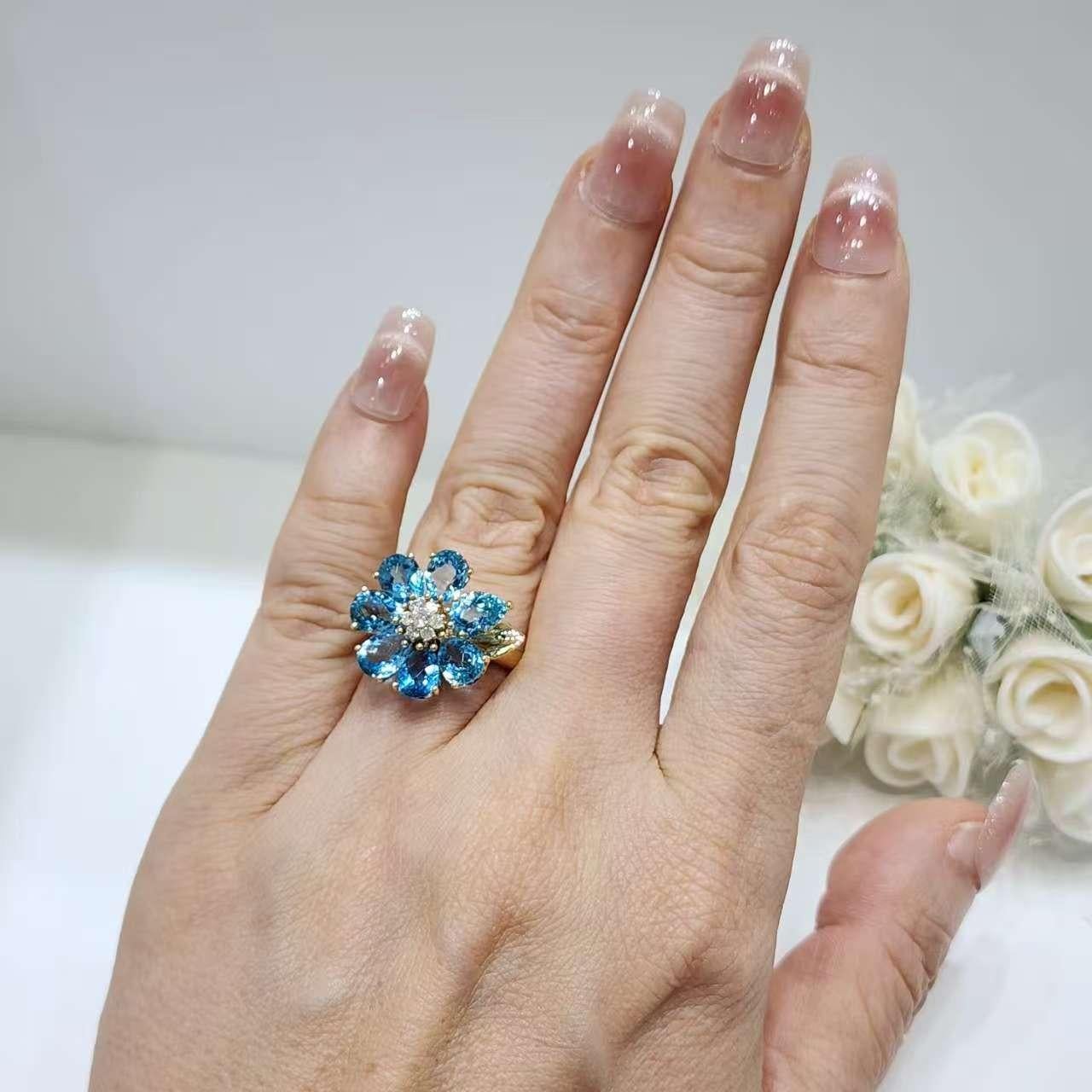 Bague Art déco en or jaune 14K avec fleur de topaze bleue et diamants en vente 3