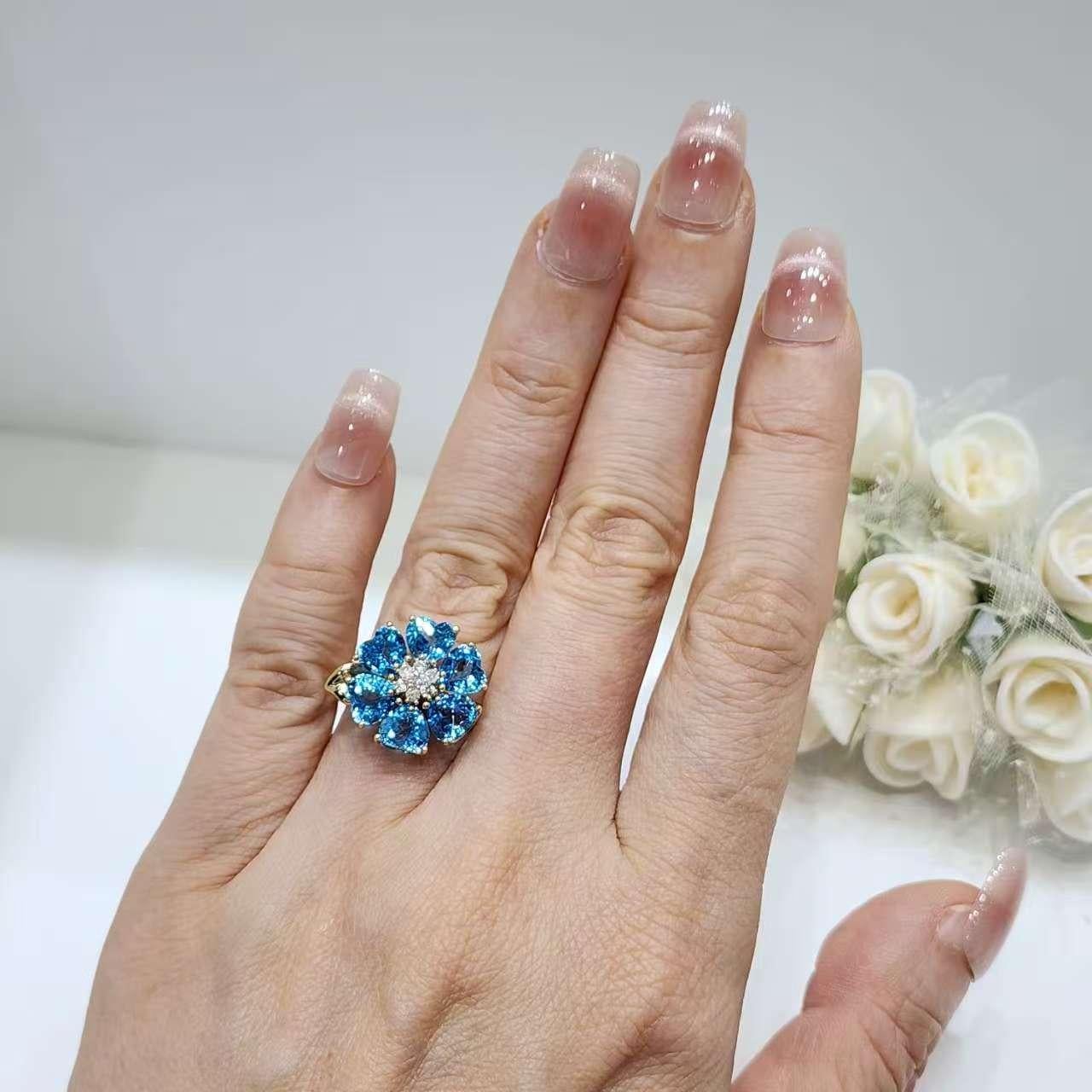 Bague Art déco en or jaune 14K avec fleur de topaze bleue et diamants en vente 4