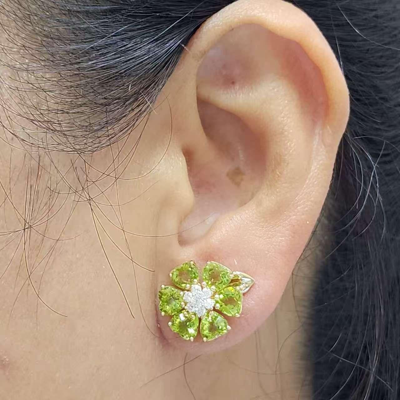 Orecchini a fiore di peridoto in oro giallo 14K Art Deco con diamanti in vendita 4
