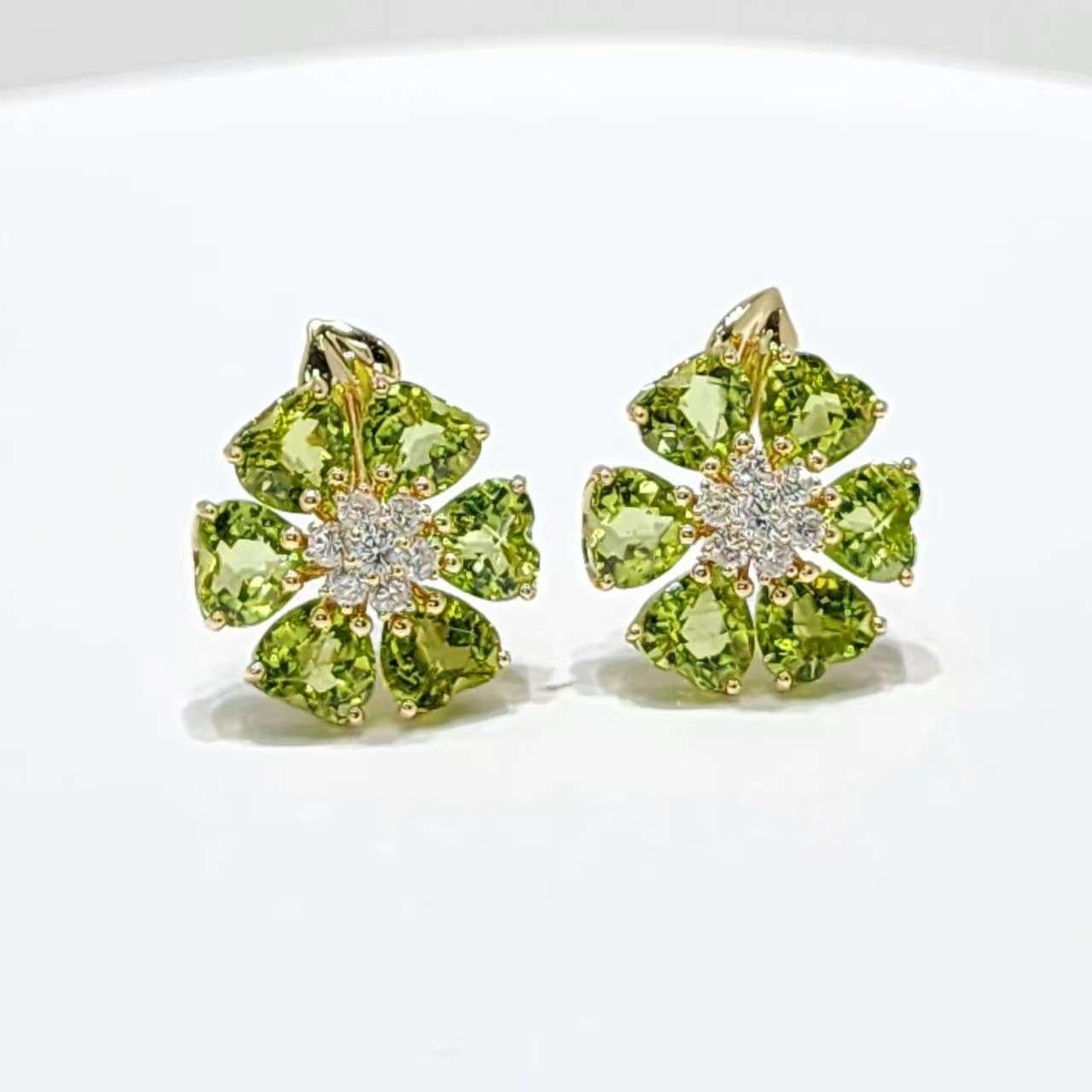 Art Déco Orecchini a fiore di peridoto in oro giallo 14K Art Deco con diamanti in vendita