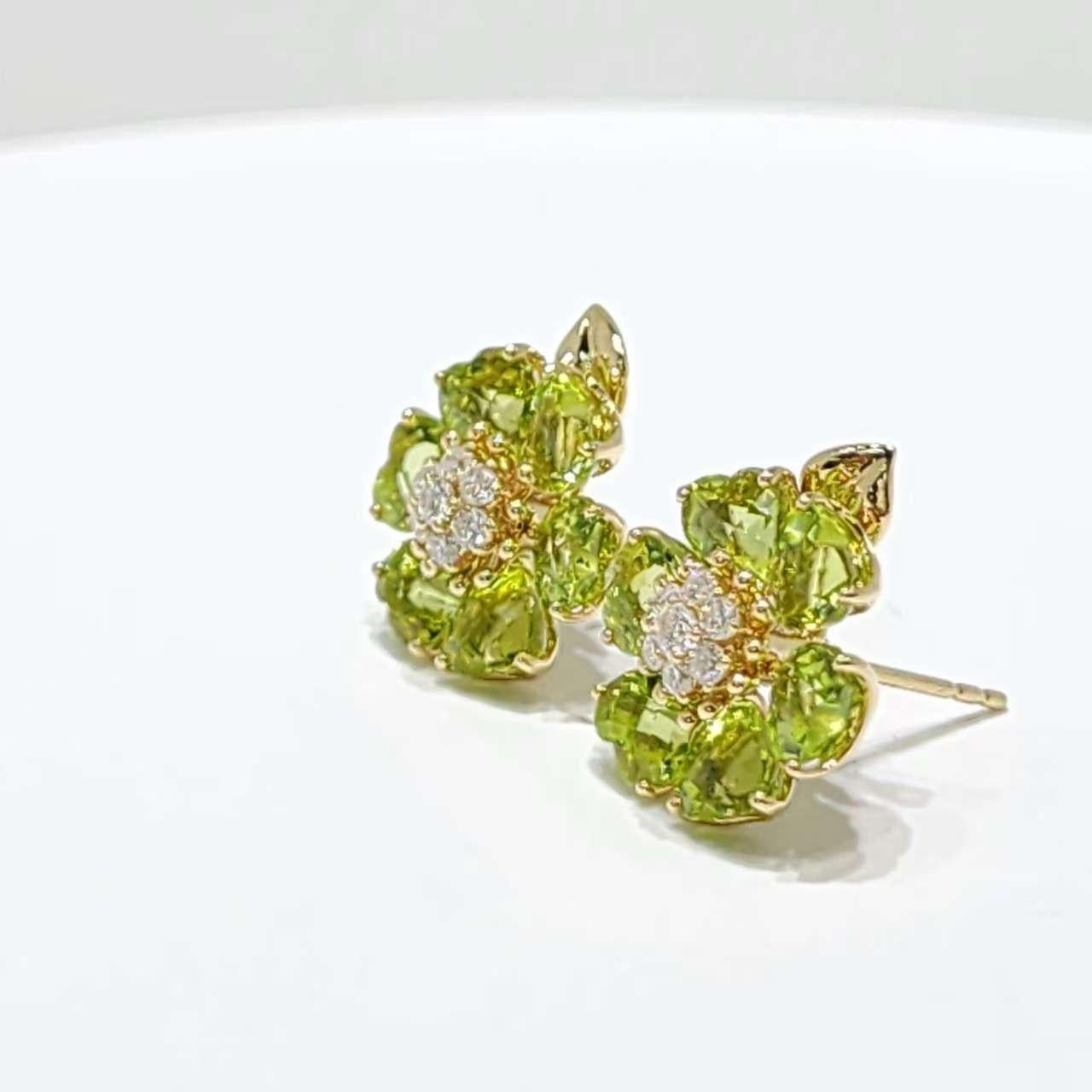 Taglio a goccia Orecchini a fiore di peridoto in oro giallo 14K Art Deco con diamanti in vendita