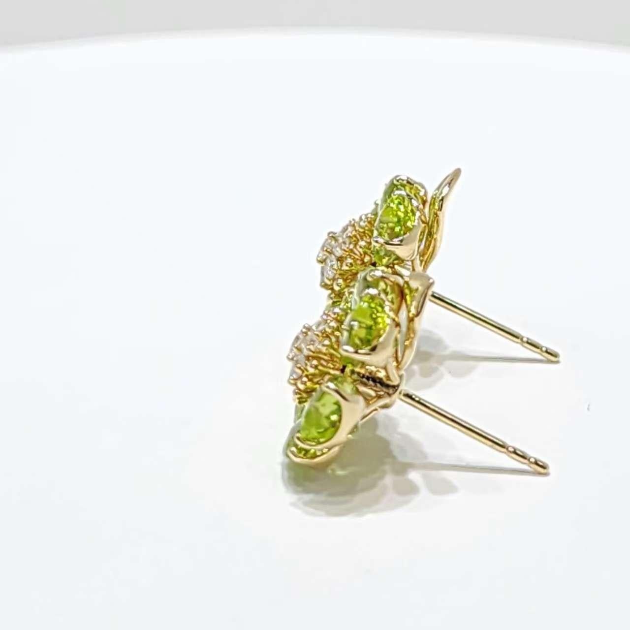 Donna Orecchini a fiore di peridoto in oro giallo 14K Art Deco con diamanti in vendita