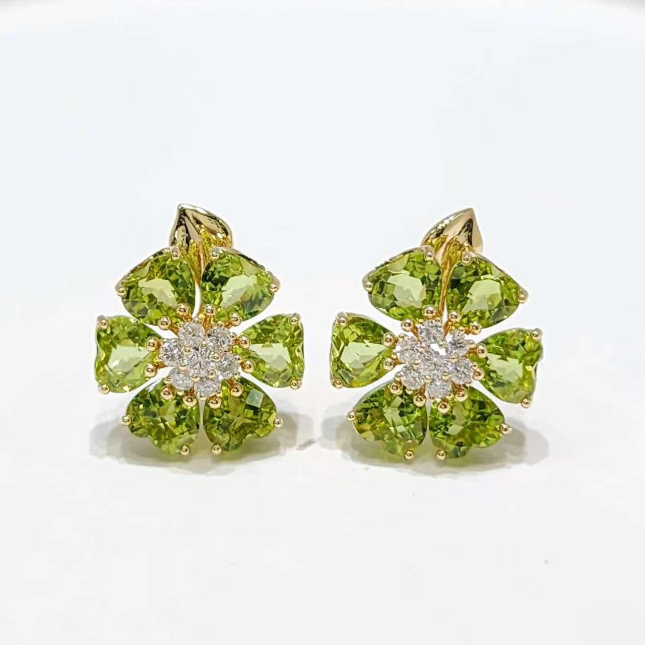 Orecchini a fiore di peridoto in oro giallo 14K Art Deco con diamanti in vendita 1