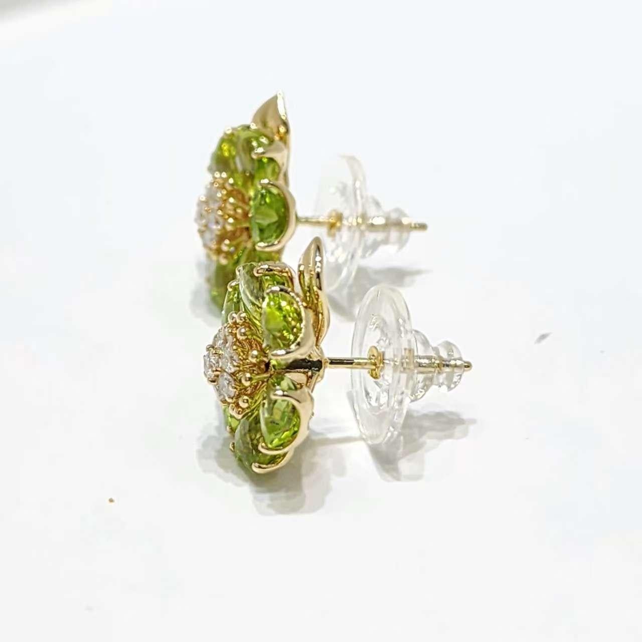 Orecchini a fiore di peridoto in oro giallo 14K Art Deco con diamanti in vendita 3