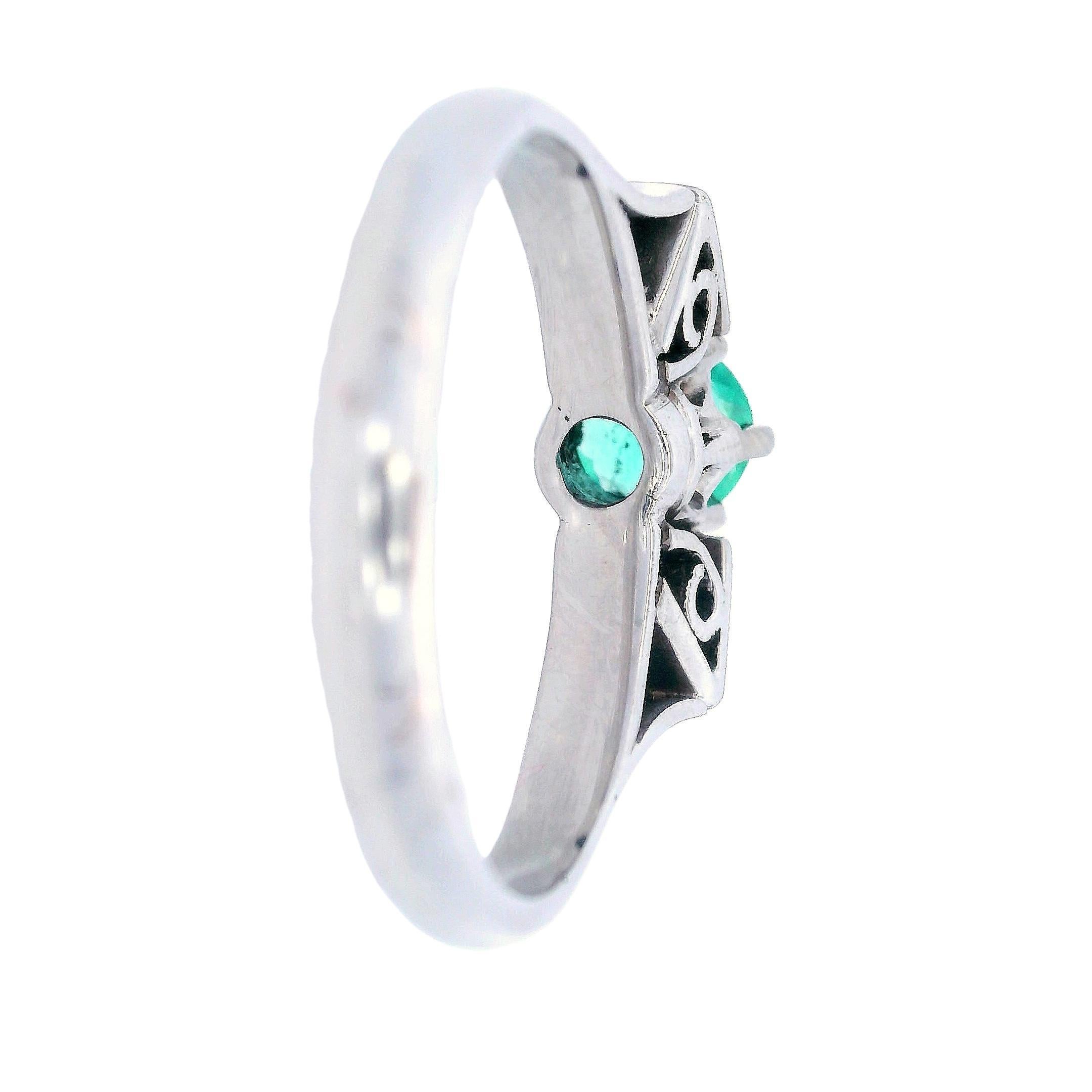 Femenino o masculino Anillo Art Decó de oro blanco de 14 kt con esmeralda y diamantes en venta