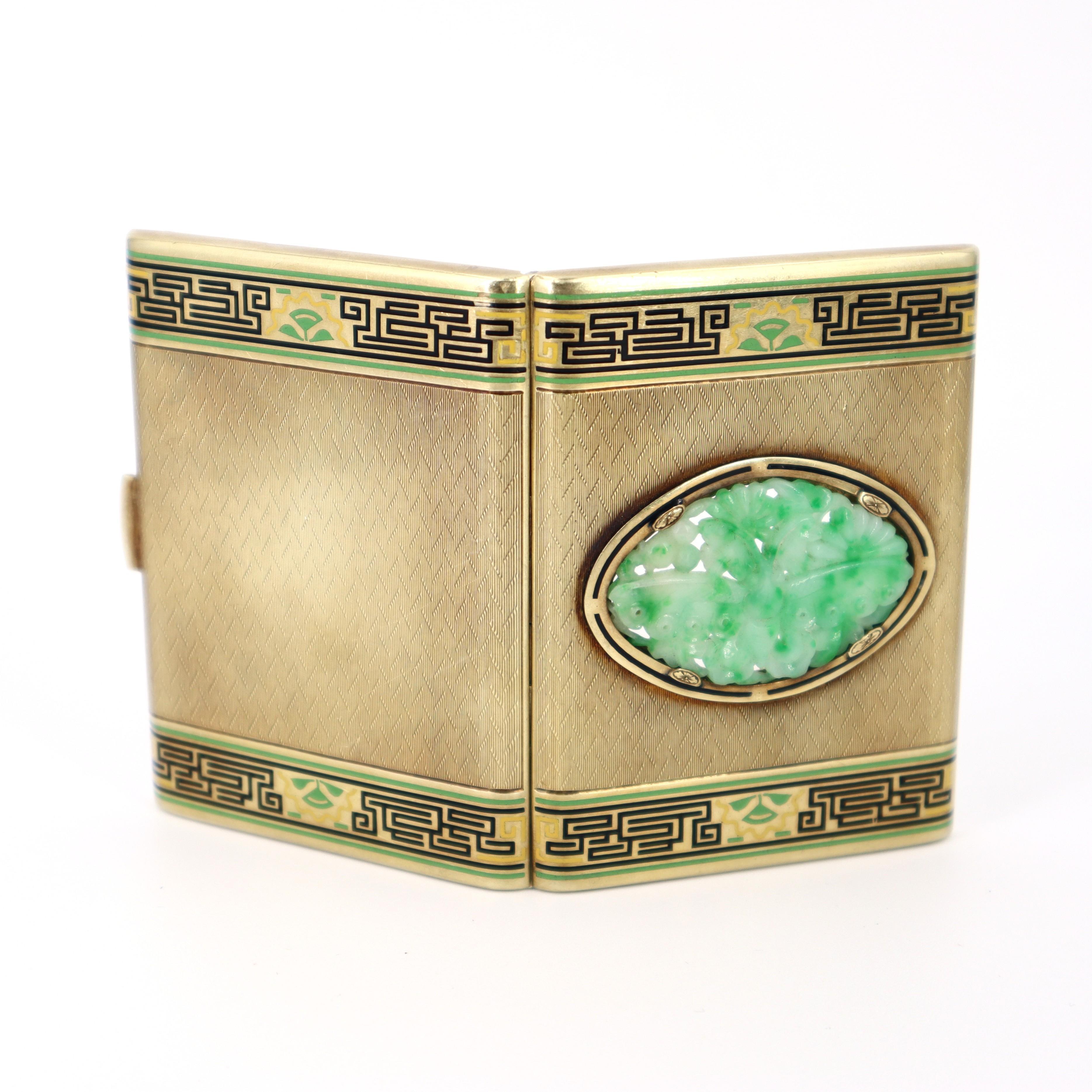 Art Deco 14kt yellow Gold Box with Jade and Enamel In Good Condition For Sale In Aventura, FL