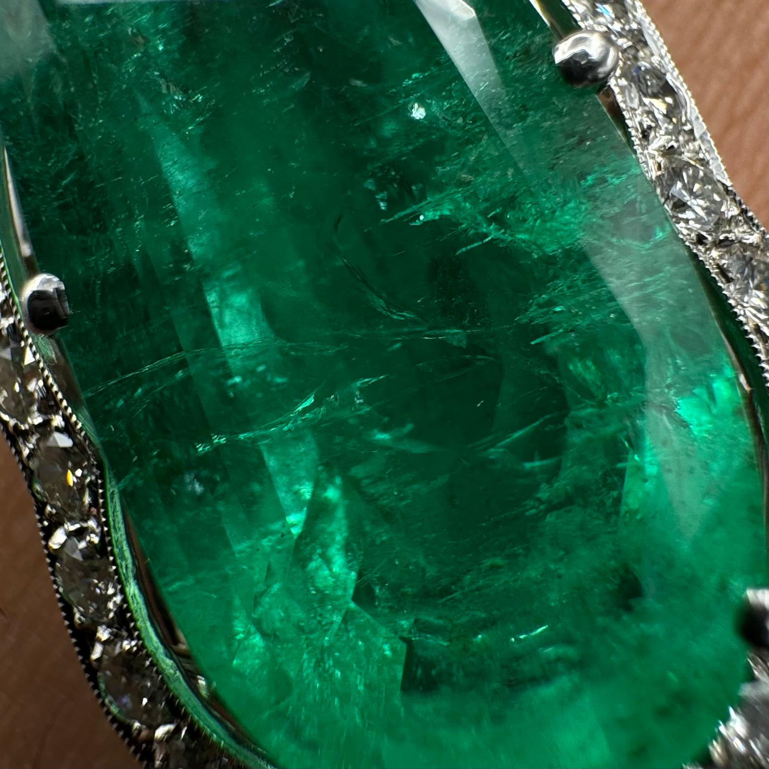 Art Deco 15 Carat Colombian Emerald Sapphire Diamond Pendant Necklace Platinum In Good Condition For Sale In Lisbon, PT