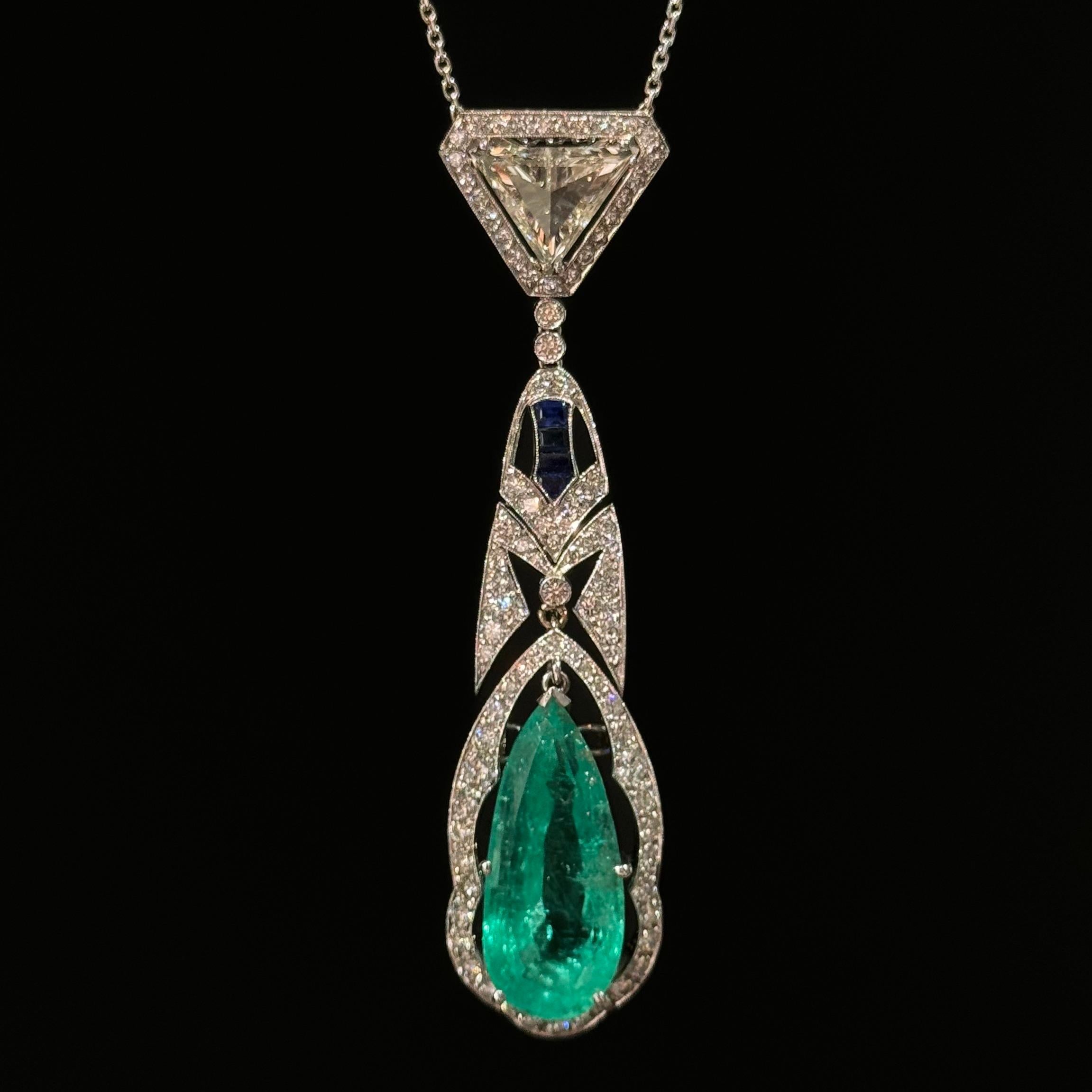 Art Deco 15 Carat Colombian Emerald Sapphire Diamond Pendant Necklace Platinum For Sale 3