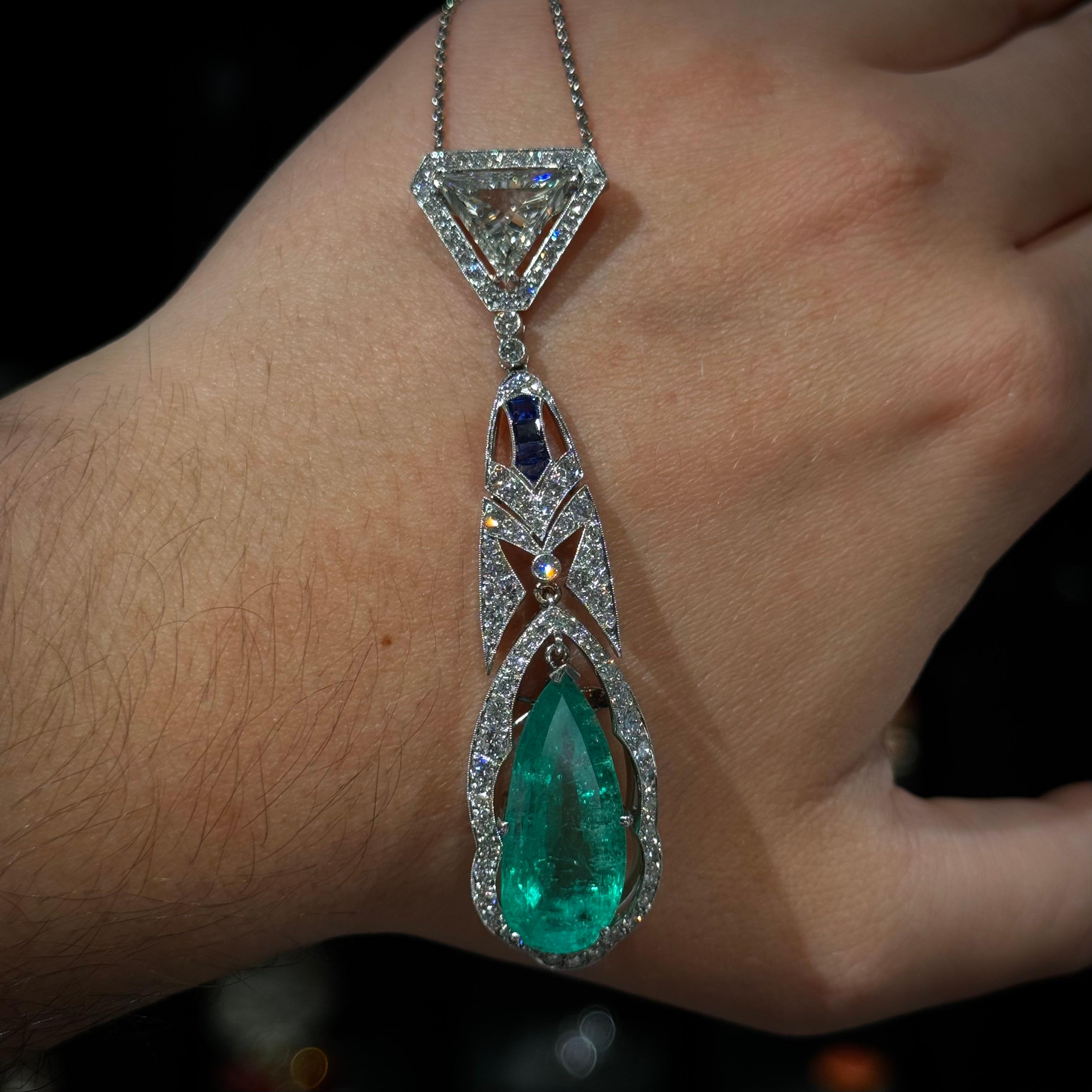 Art Deco 15 Carat Colombian Emerald Sapphire Diamond Pendant Necklace Platinum For Sale 4