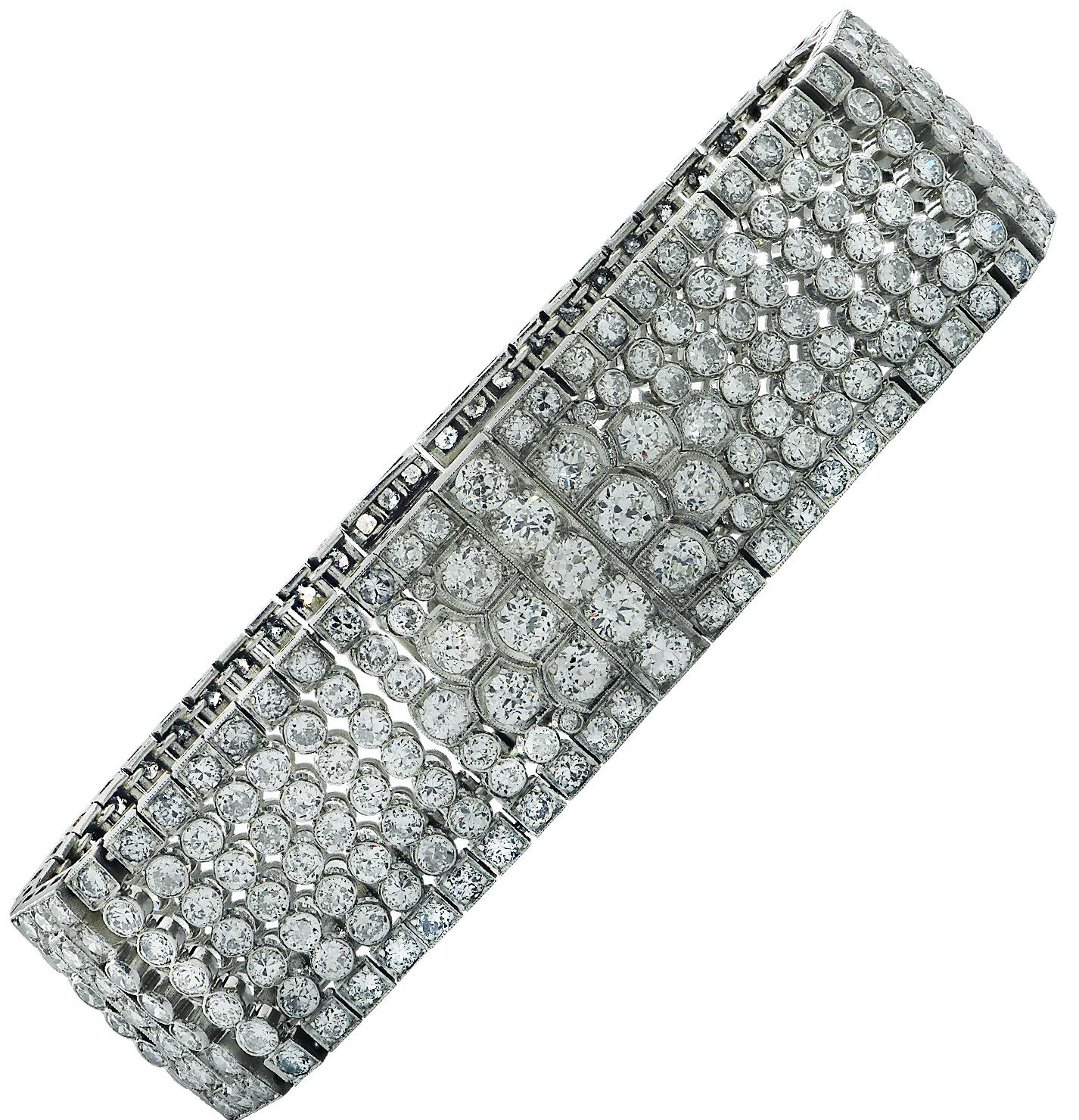 Art Deco 15 Carat Diamond Bangle Bracelet For Sale 1